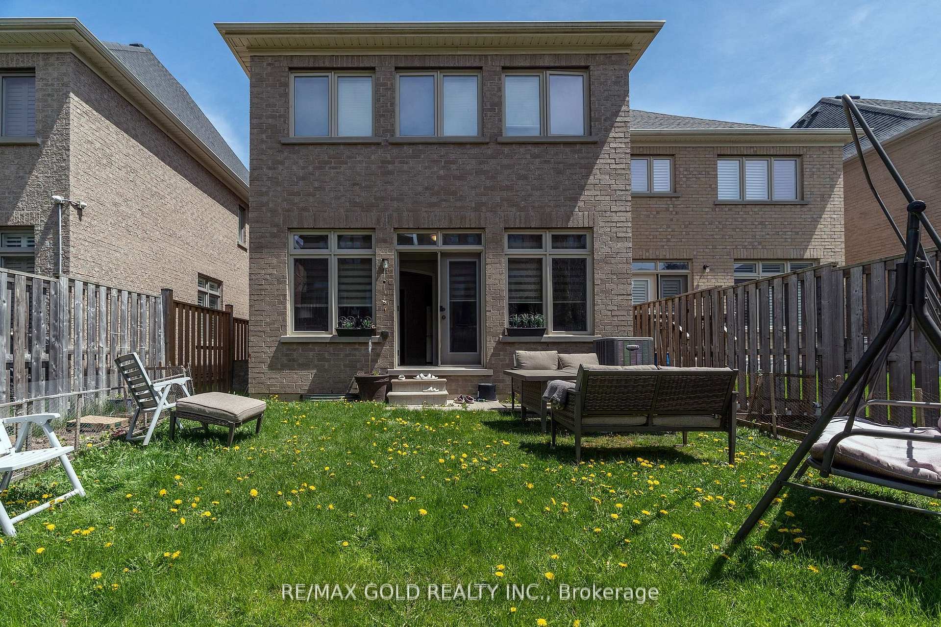 Photo 41 of 54 Robert Berry Crescent, King, King City — HOMEH