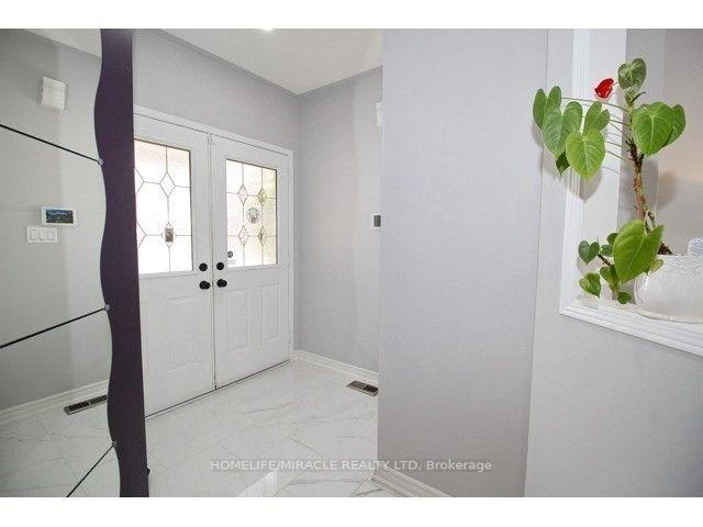 Photo 3 of 3157 Bentley Drive, Mississauga, Churchill Meadows — HOMEH