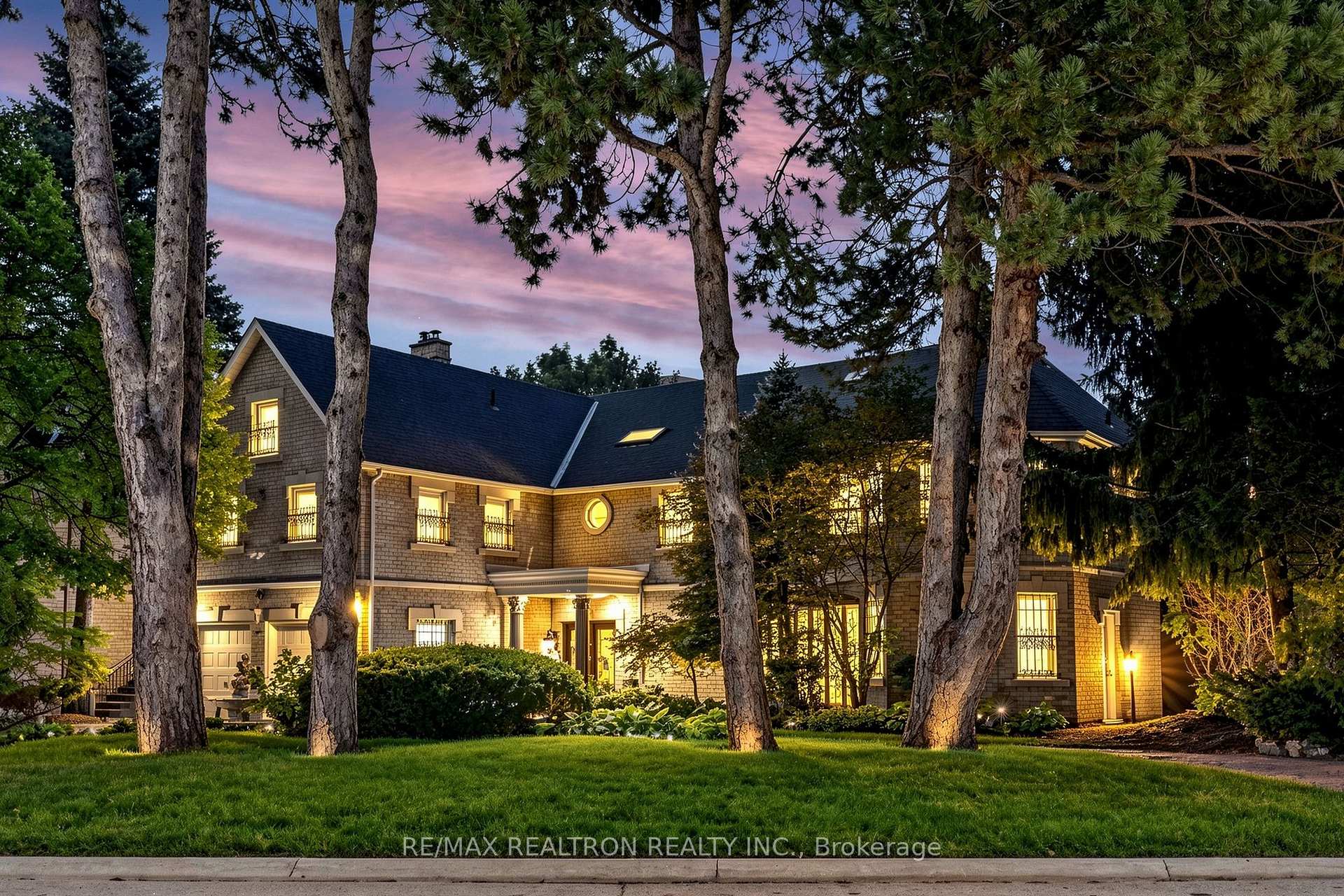 Photo 3 of 31 Arjay Crescent, North York, Bridle Path-Sunnybrook-York Mills — HOMEH