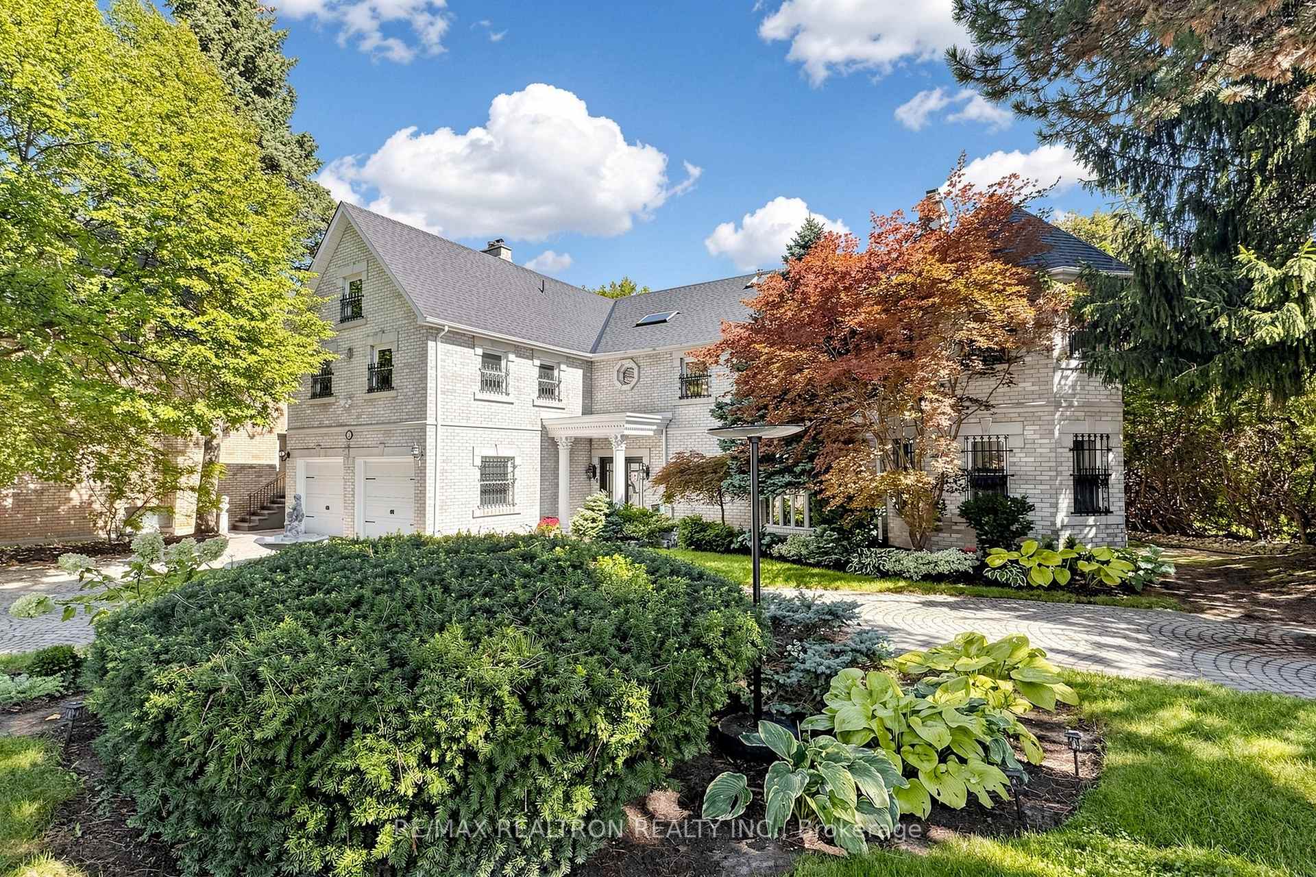 Photo 4 of 31 Arjay Crescent, North York, Bridle Path-Sunnybrook-York Mills — HOMEH