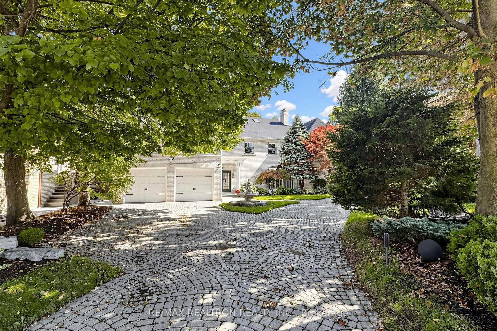 Photo 5 of 31 Arjay Crescent, North York, Bridle Path-Sunnybrook-York Mills — HOMEH
