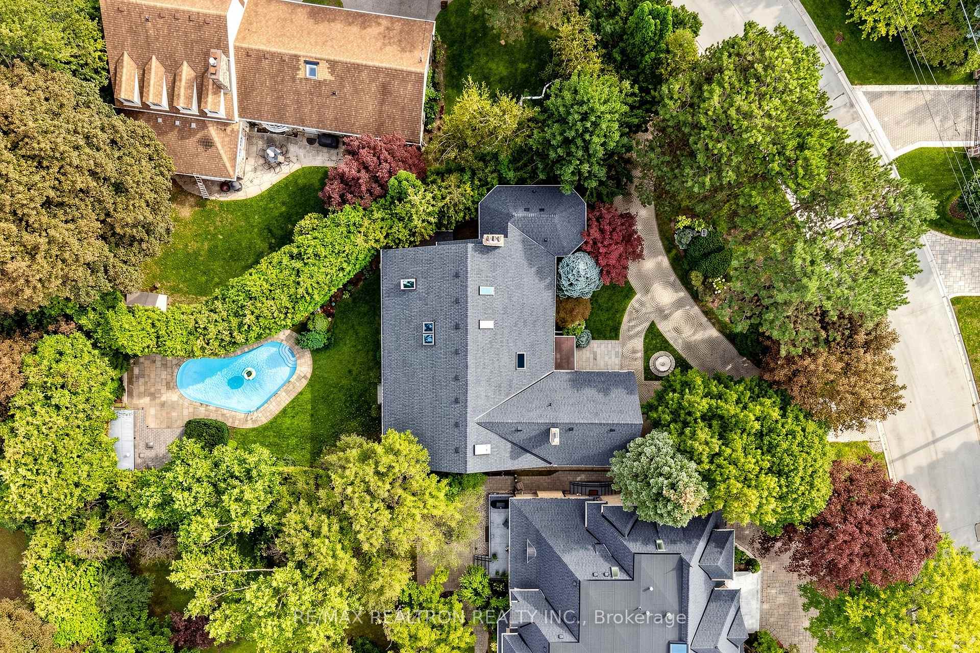 Photo 8 of 31 Arjay Crescent, North York, Bridle Path-Sunnybrook-York Mills — HOMEH