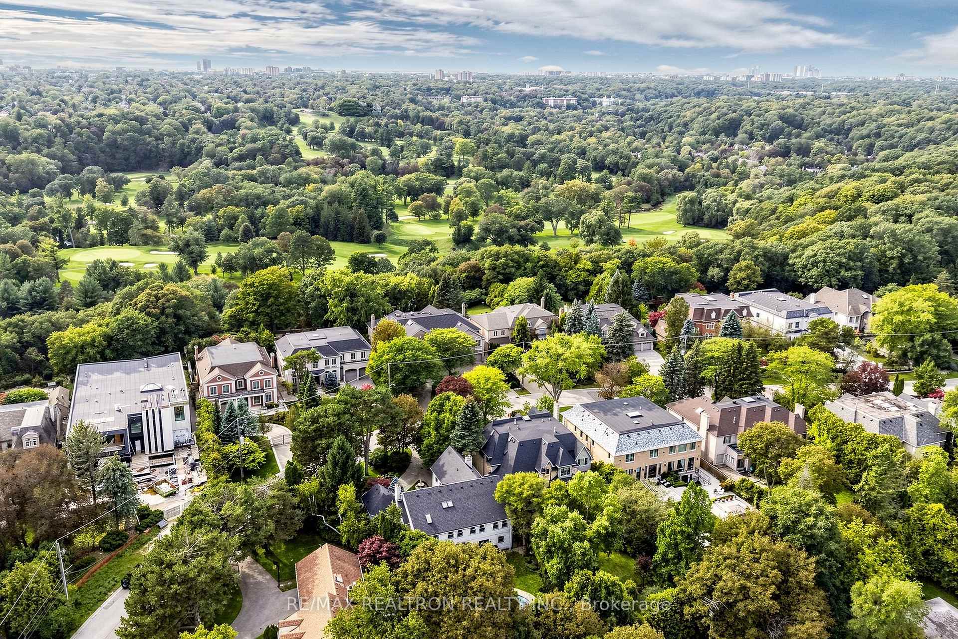 Photo 9 of 31 Arjay Crescent, North York, Bridle Path-Sunnybrook-York Mills — HOMEH