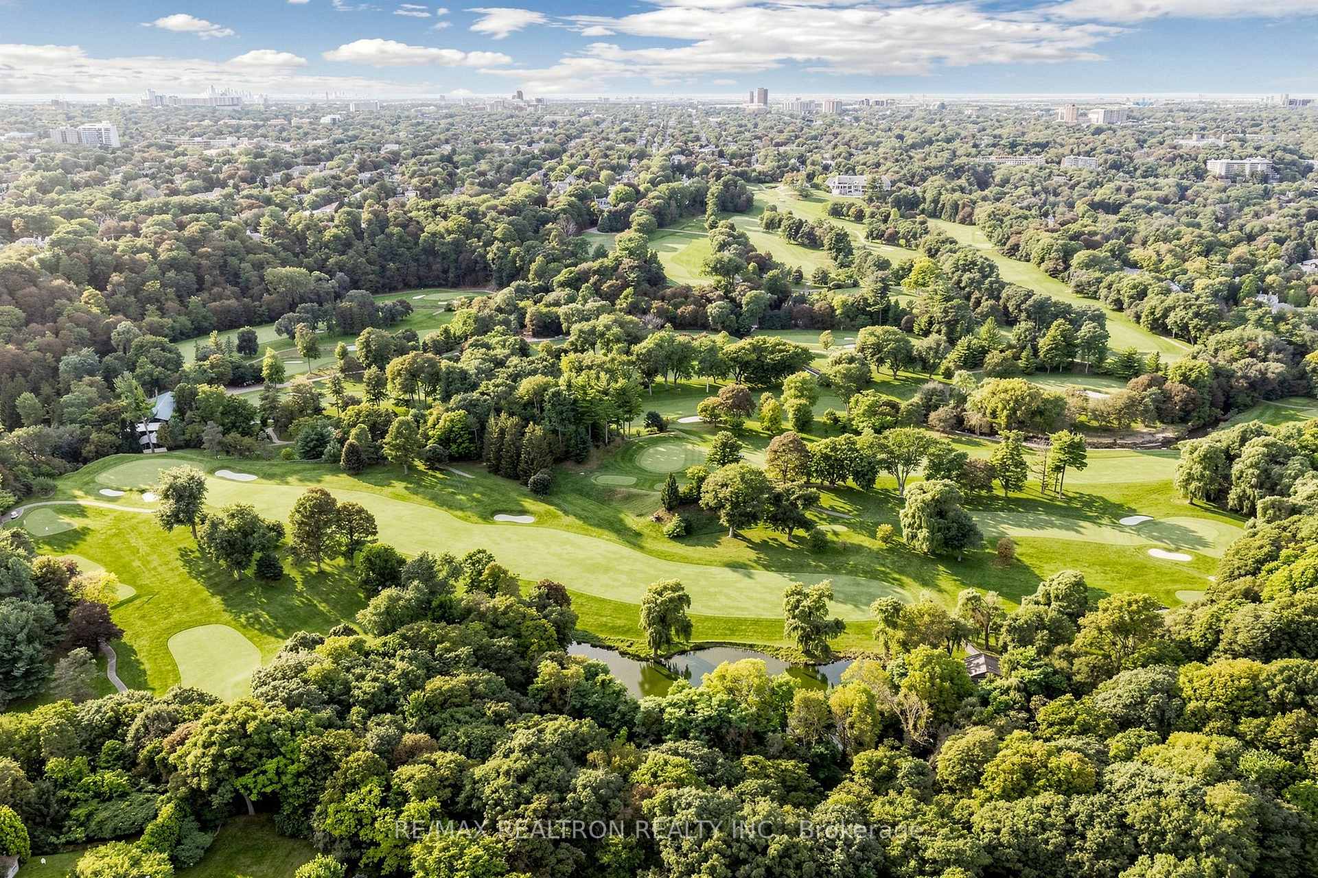 Photo 10 of 31 Arjay Crescent, North York, Bridle Path-Sunnybrook-York Mills — HOMEH