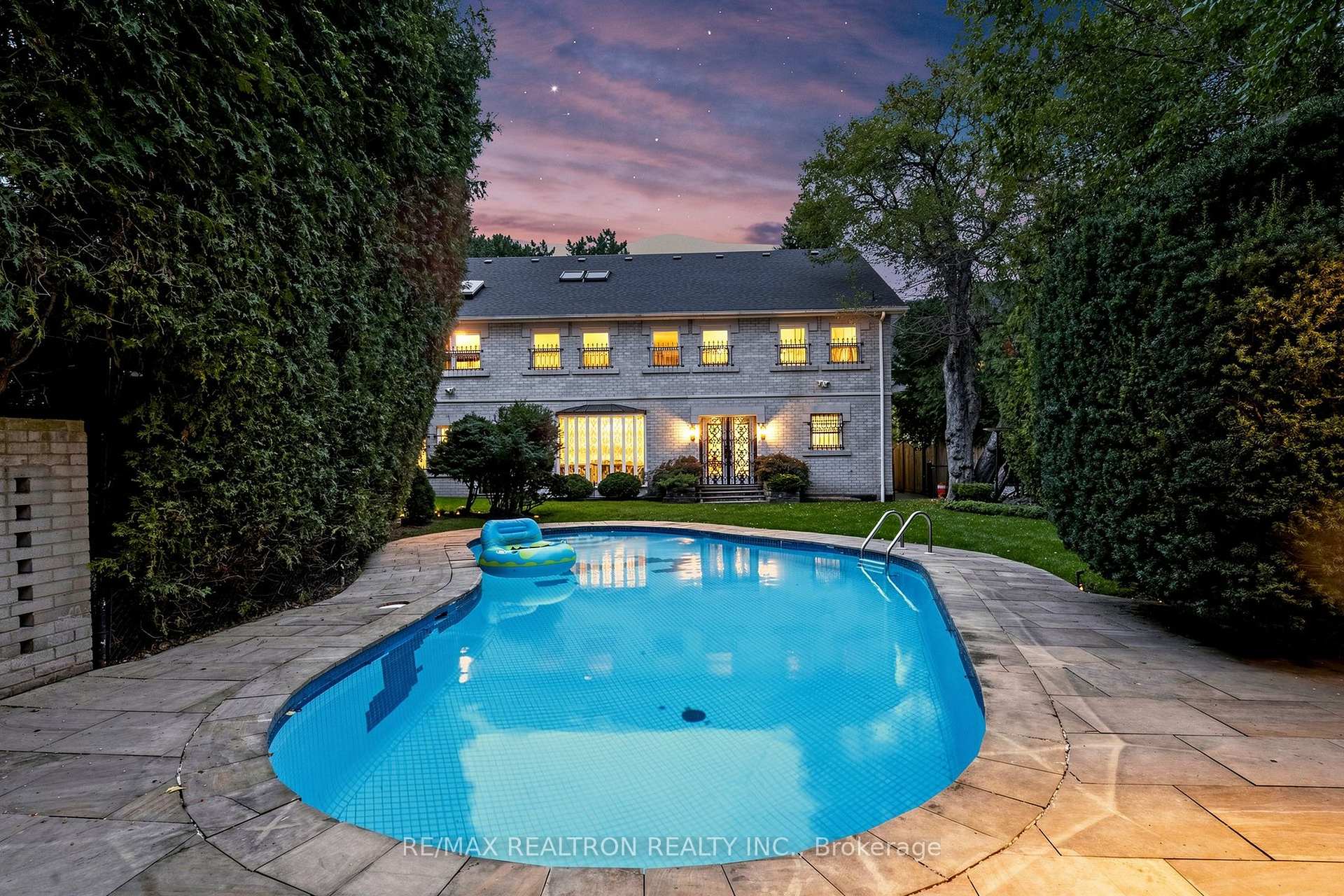 Photo 11 of 31 Arjay Crescent, North York, Bridle Path-Sunnybrook-York Mills — HOMEH