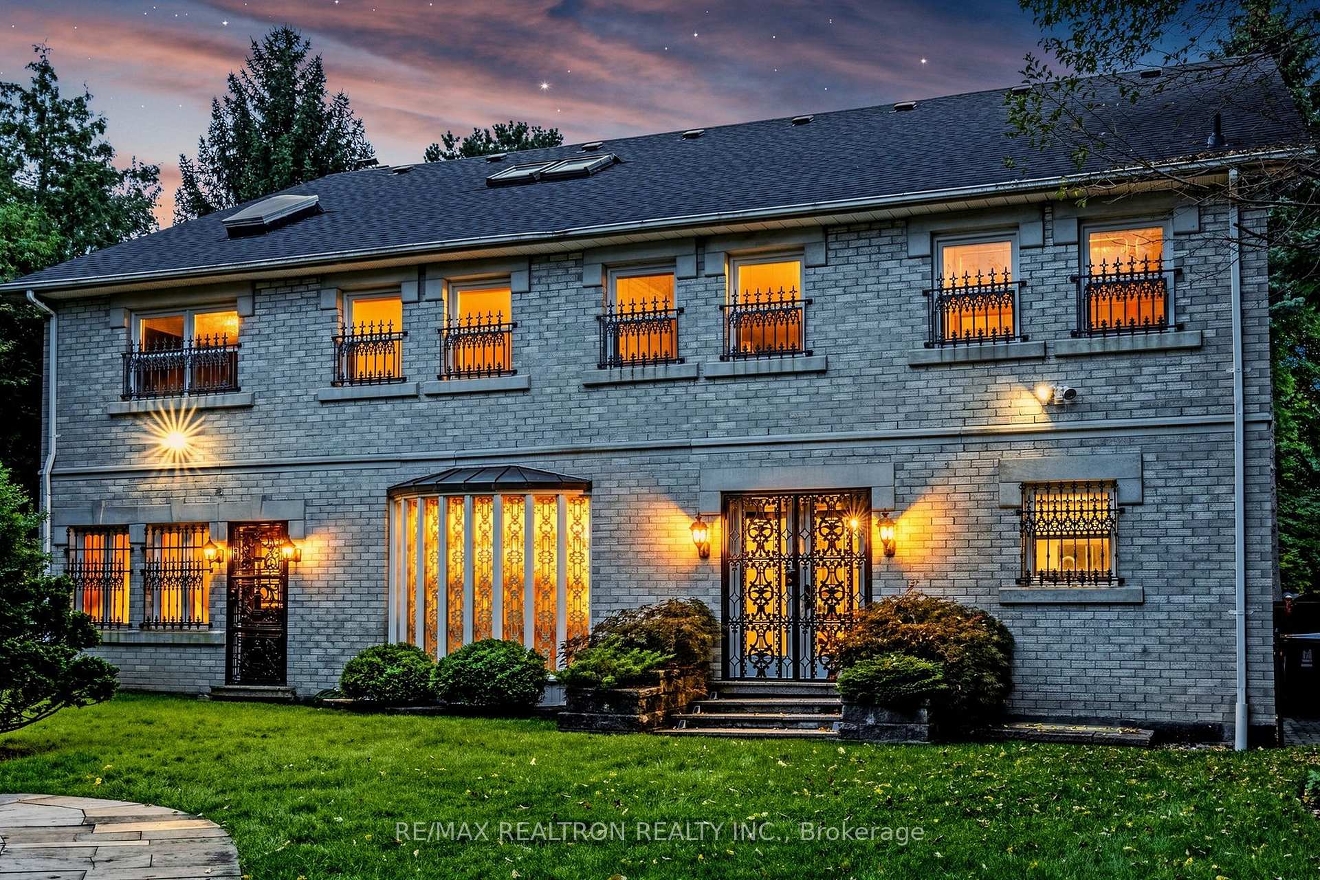 Photo 12 of 31 Arjay Crescent, North York, Bridle Path-Sunnybrook-York Mills — HOMEH