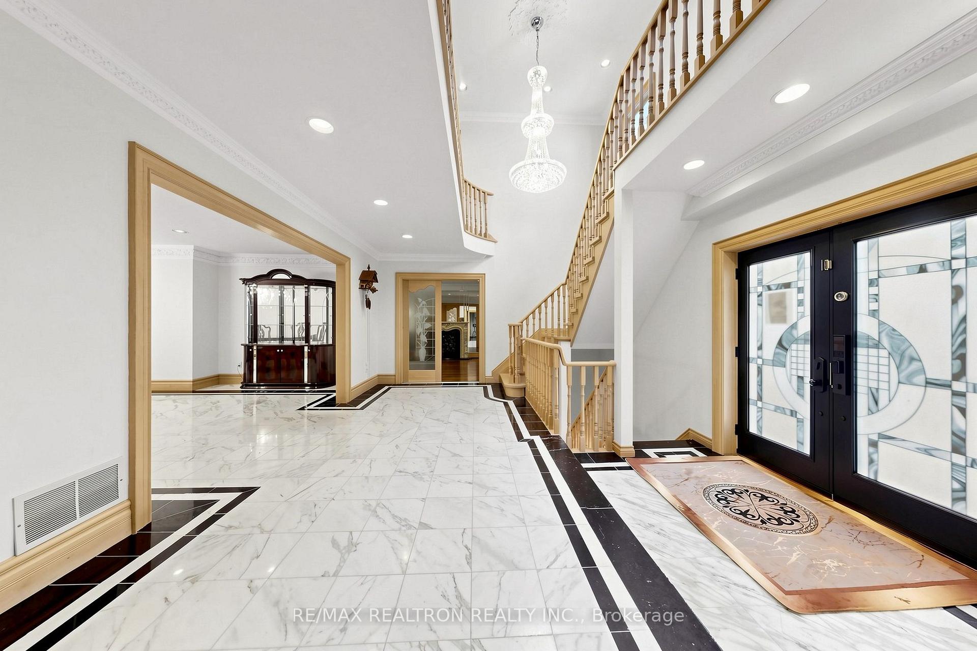 Photo 13 of 31 Arjay Crescent, North York, Bridle Path-Sunnybrook-York Mills — HOMEH