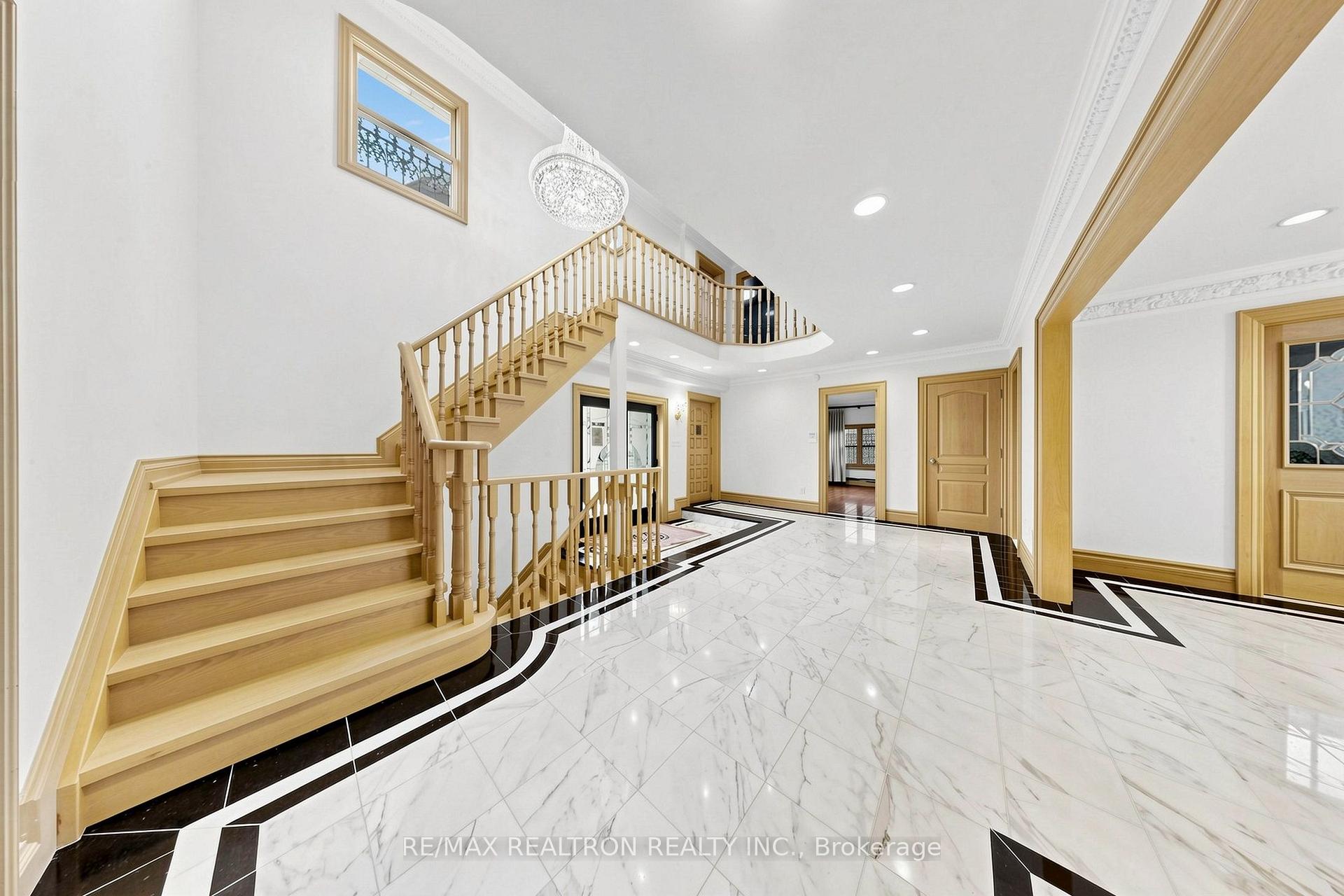 Photo 16 of 31 Arjay Crescent, North York, Bridle Path-Sunnybrook-York Mills — HOMEH