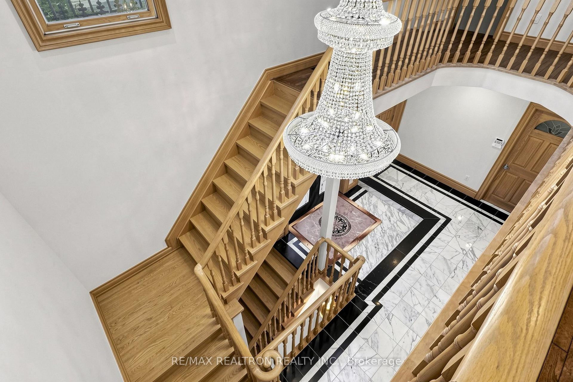 Photo 17 of 31 Arjay Crescent, North York, Bridle Path-Sunnybrook-York Mills — HOMEH