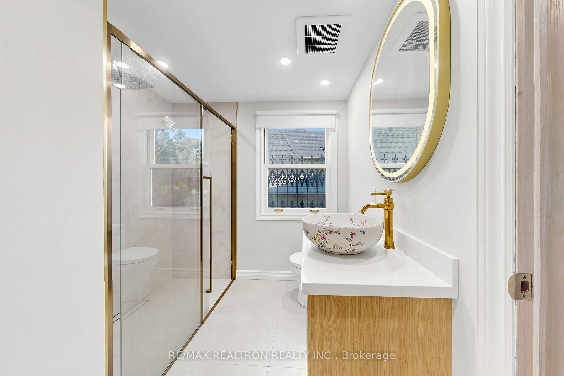 Photo 18 of 31 Arjay Crescent, North York, Bridle Path-Sunnybrook-York Mills — HOMEH