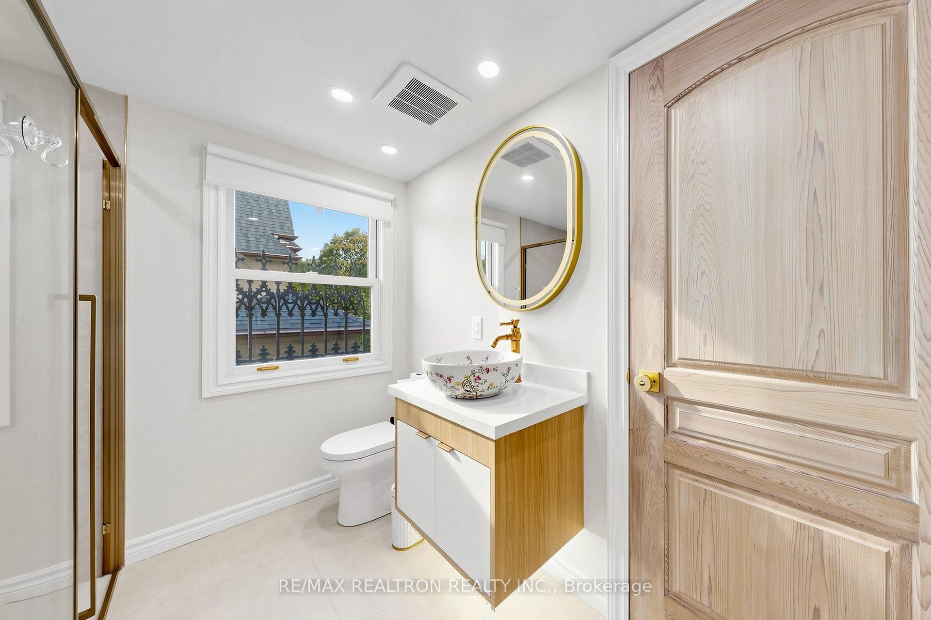 Photo 20 of 31 Arjay Crescent, North York, Bridle Path-Sunnybrook-York Mills — HOMEH