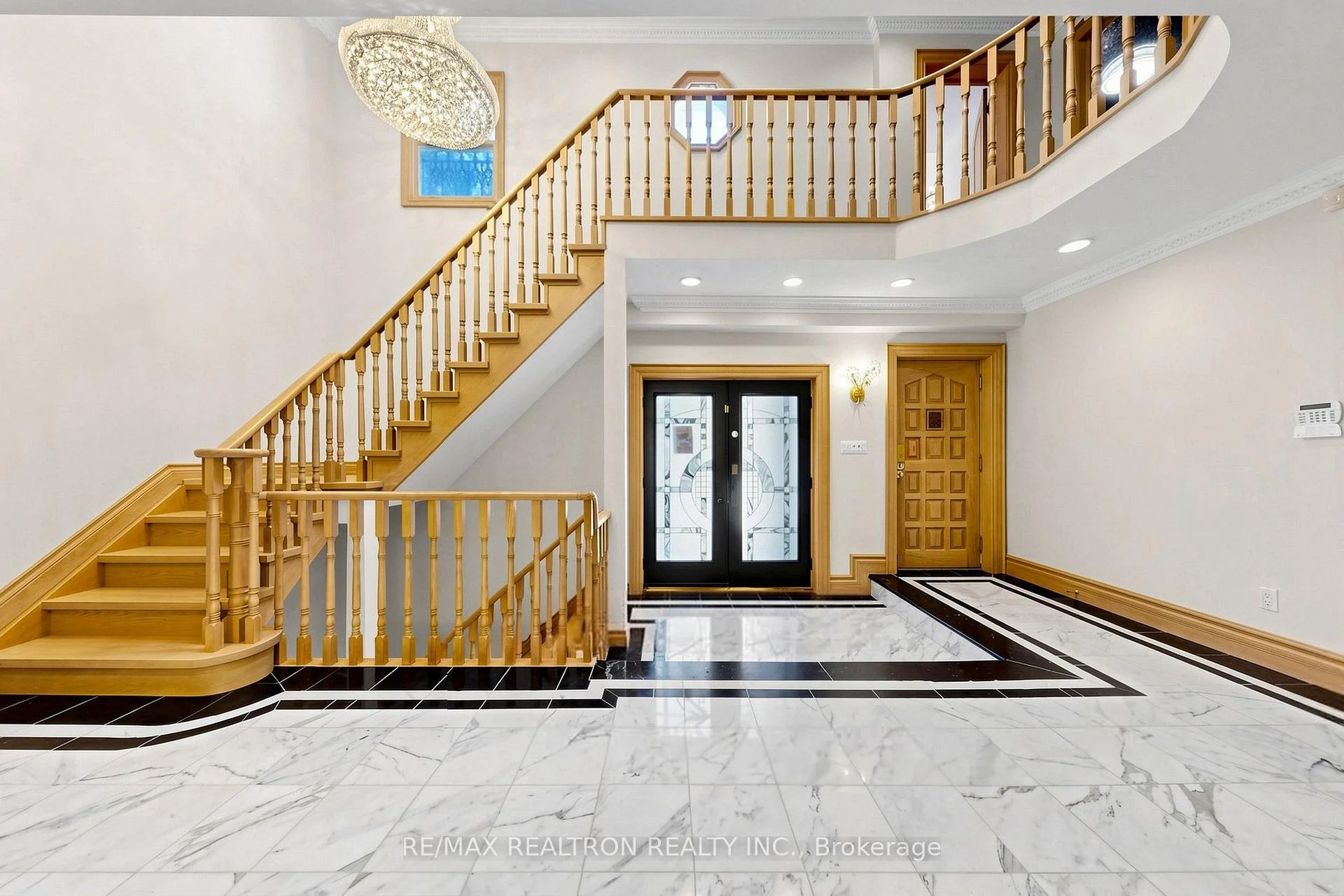 Photo 14 of 31 Arjay Crescent, North York, Bridle Path-Sunnybrook-York Mills — HOMEH