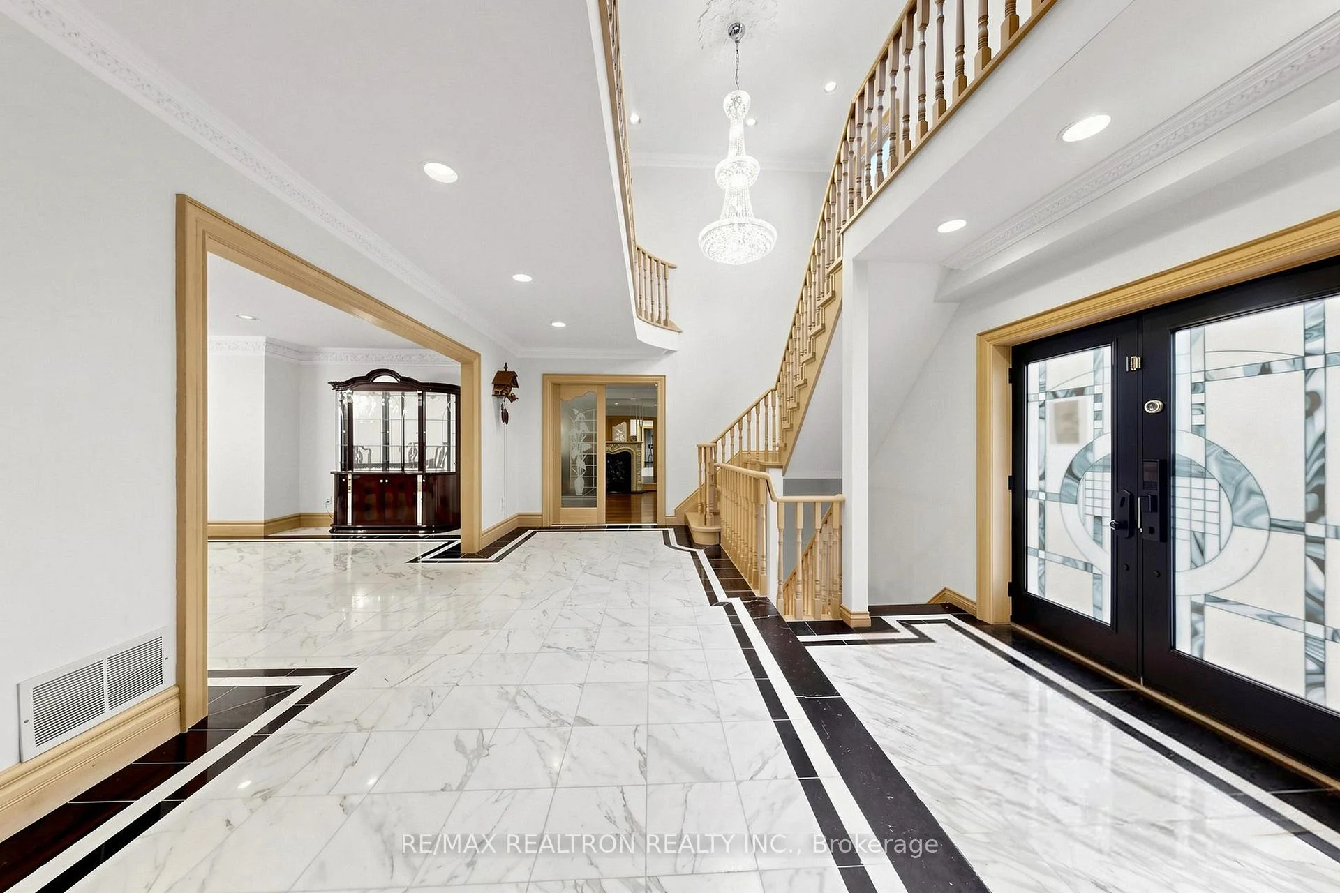 Photo 15 of 31 Arjay Crescent, North York, Bridle Path-Sunnybrook-York Mills — HOMEH