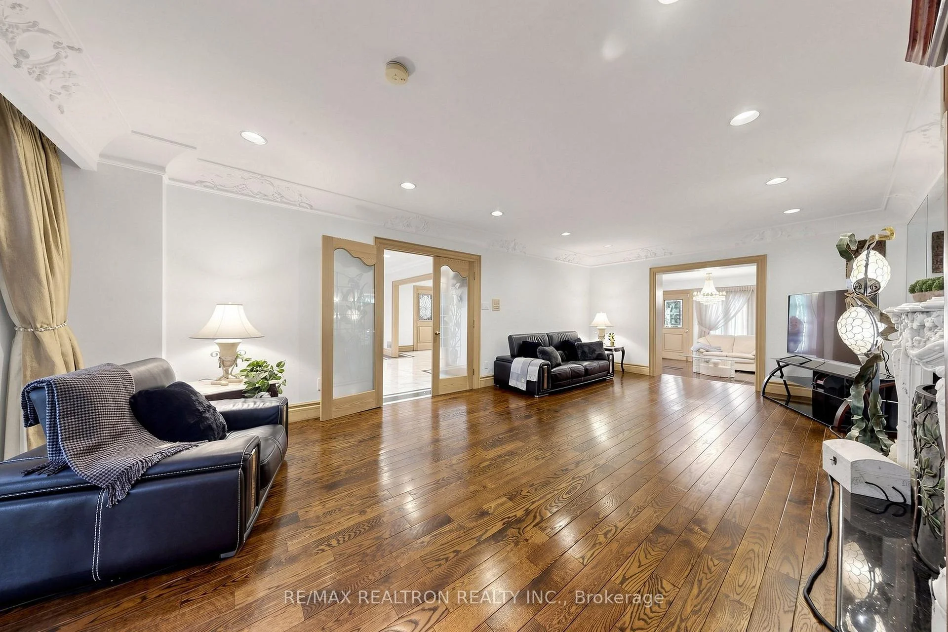 Photo 21 of 31 Arjay Crescent, North York, Bridle Path-Sunnybrook-York Mills — HOMEH