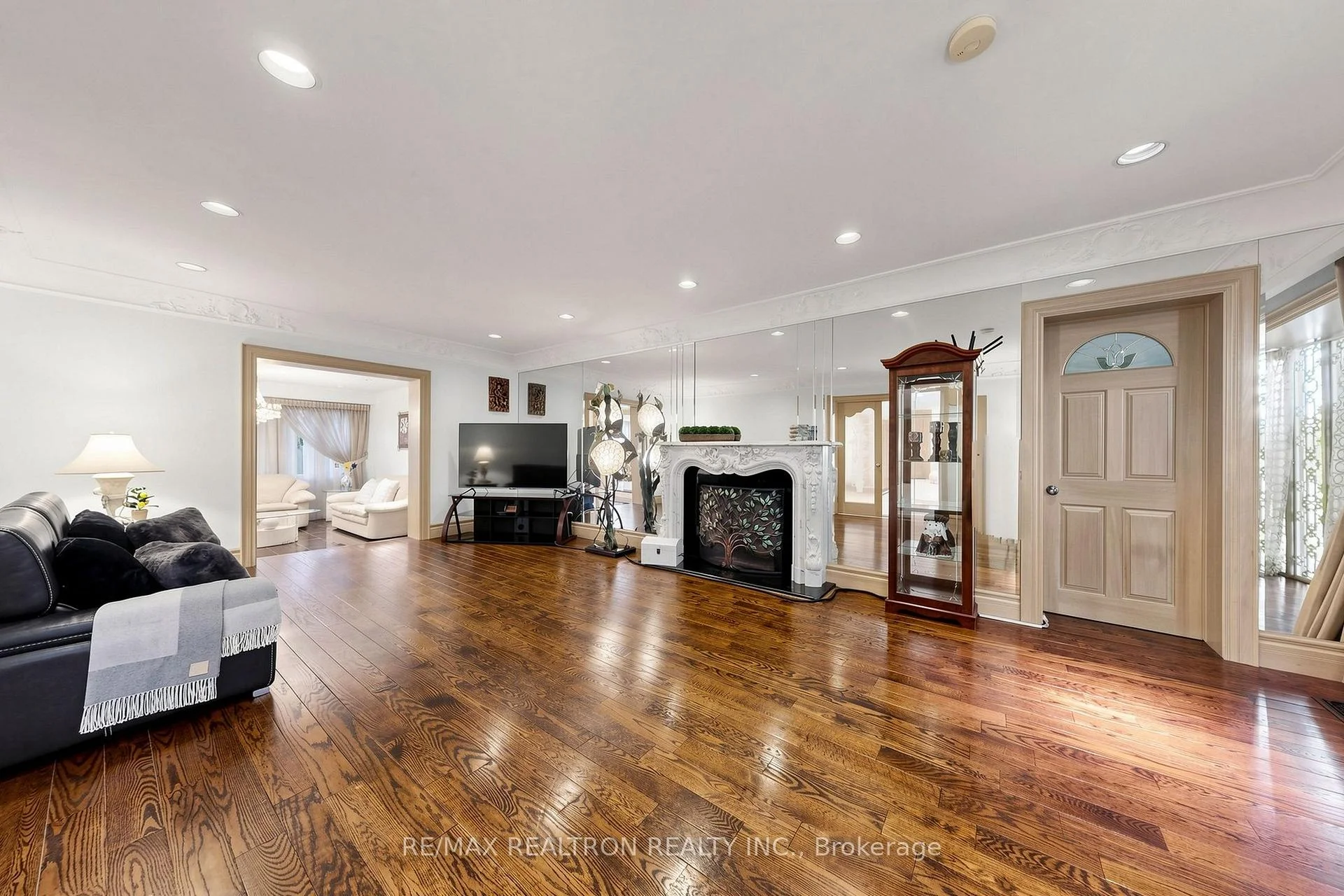 Photo 23 of 31 Arjay Crescent, North York, Bridle Path-Sunnybrook-York Mills — HOMEH
