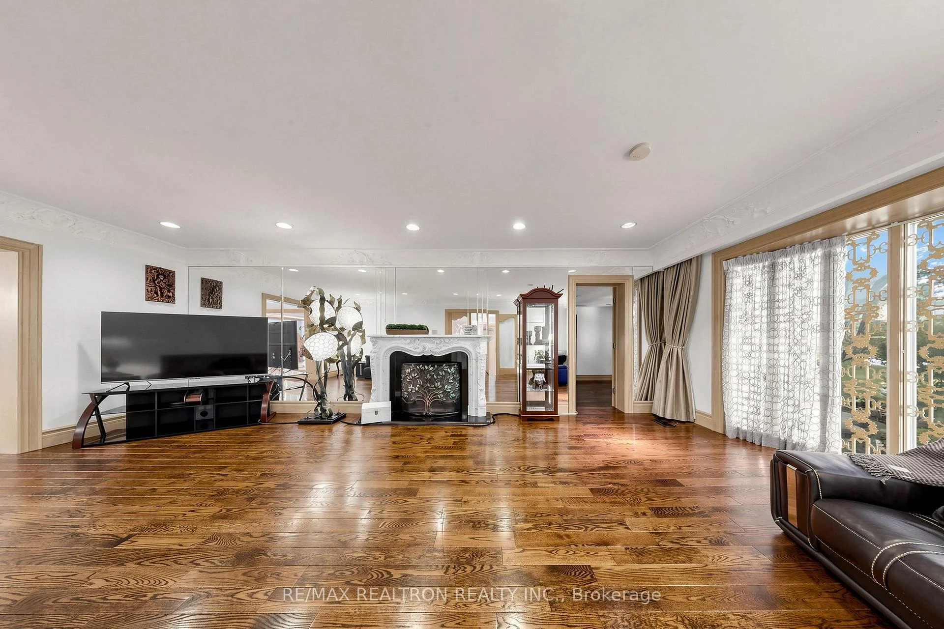 Photo 26 of 31 Arjay Crescent, North York, Bridle Path-Sunnybrook-York Mills — HOMEH