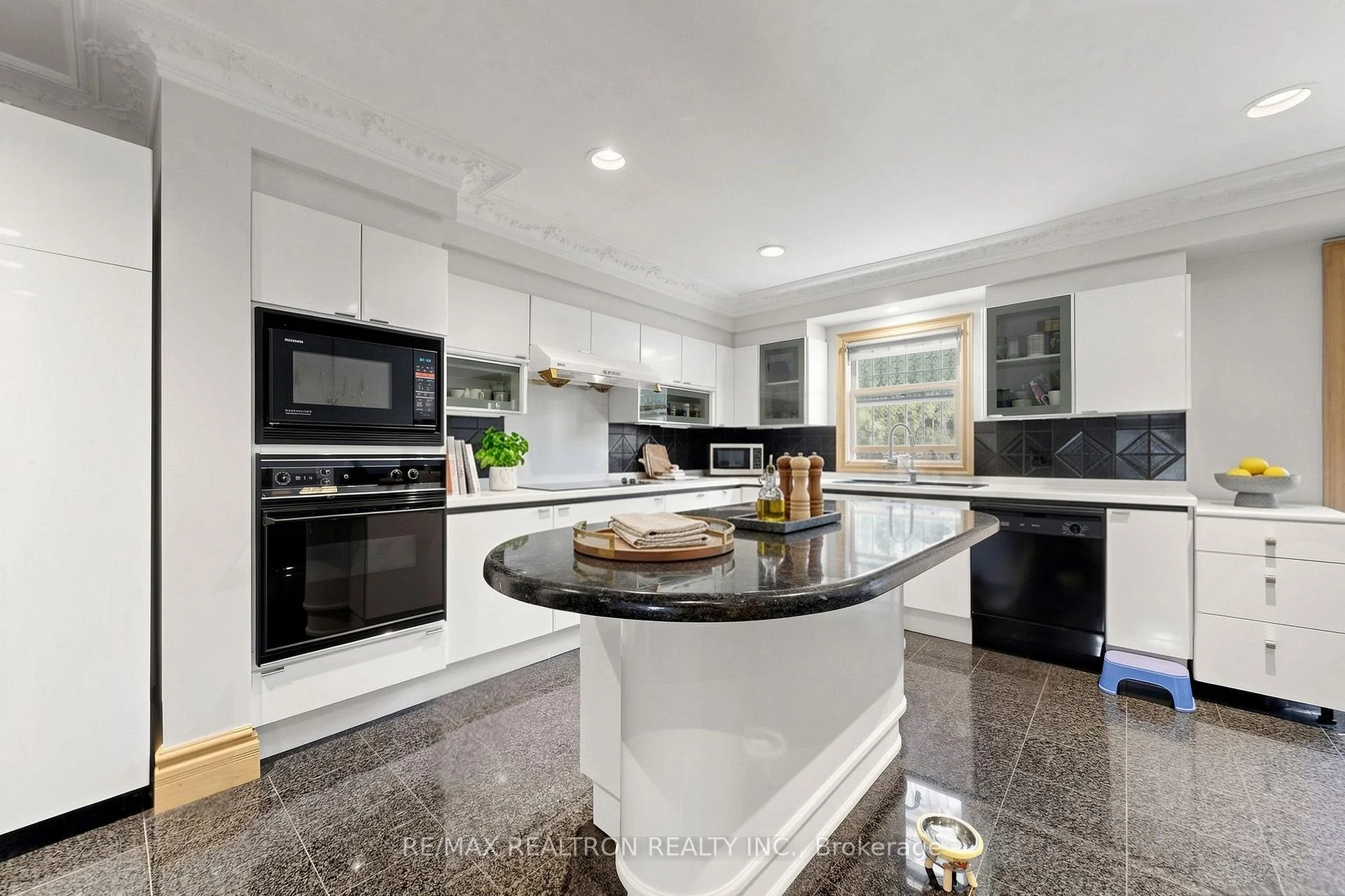 Photo 32 of 31 Arjay Crescent, North York, Bridle Path-Sunnybrook-York Mills — HOMEH