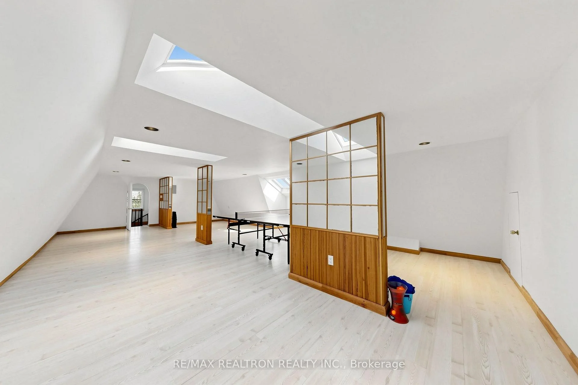 Photo 45 of 31 Arjay Crescent, North York, Bridle Path-Sunnybrook-York Mills — HOMEH