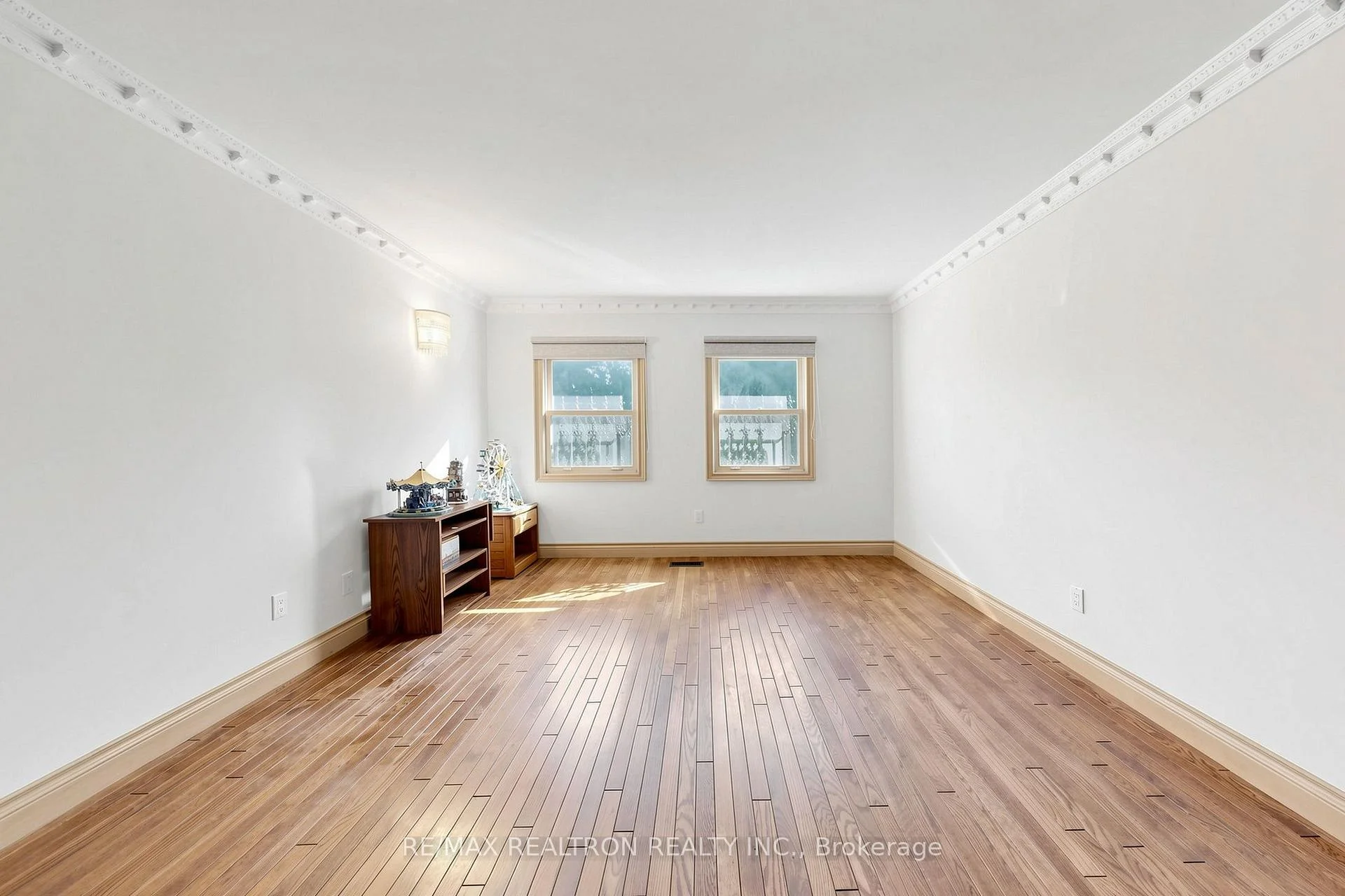 Photo 48 of 31 Arjay Crescent, North York, Bridle Path-Sunnybrook-York Mills — HOMEH