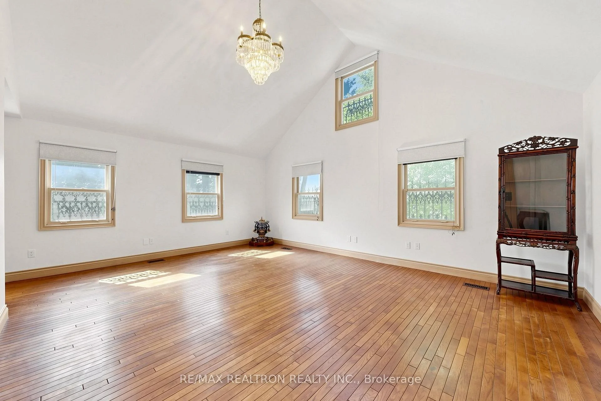 Photo 50 of 31 Arjay Crescent, North York, Bridle Path-Sunnybrook-York Mills — HOMEH