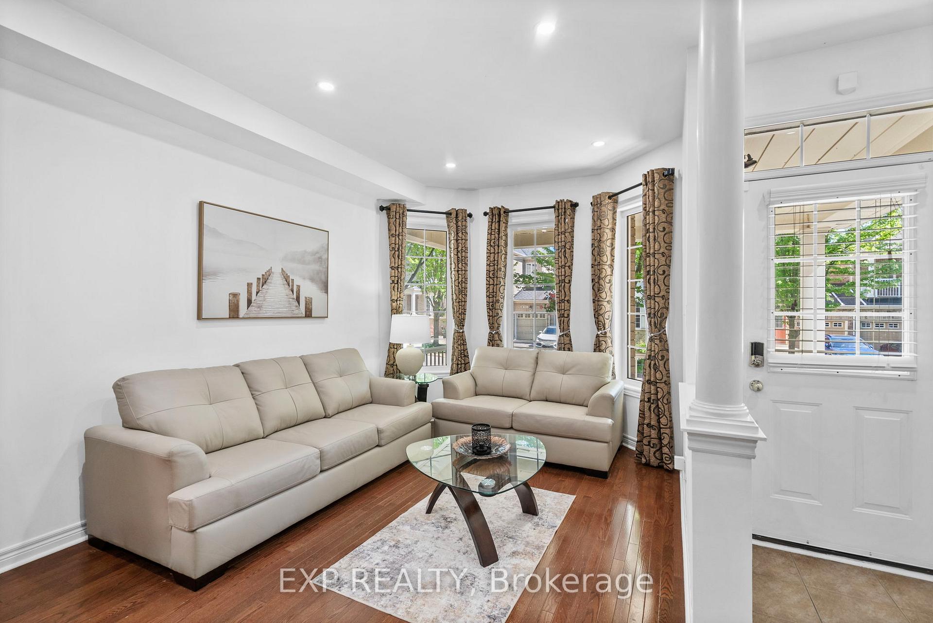 Photo 3 of 71 Pillar Rock Crescent, Markham, Victoria Manor-Jennings Gate — HOMEH