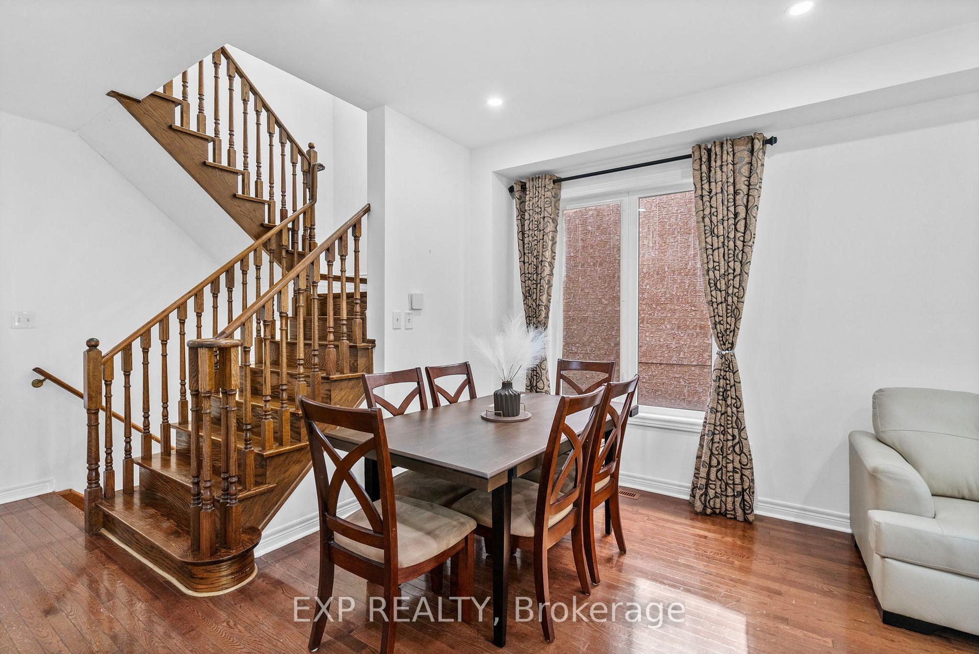 Photo 6 of 71 Pillar Rock Crescent, Markham, Victoria Manor-Jennings Gate — HOMEH