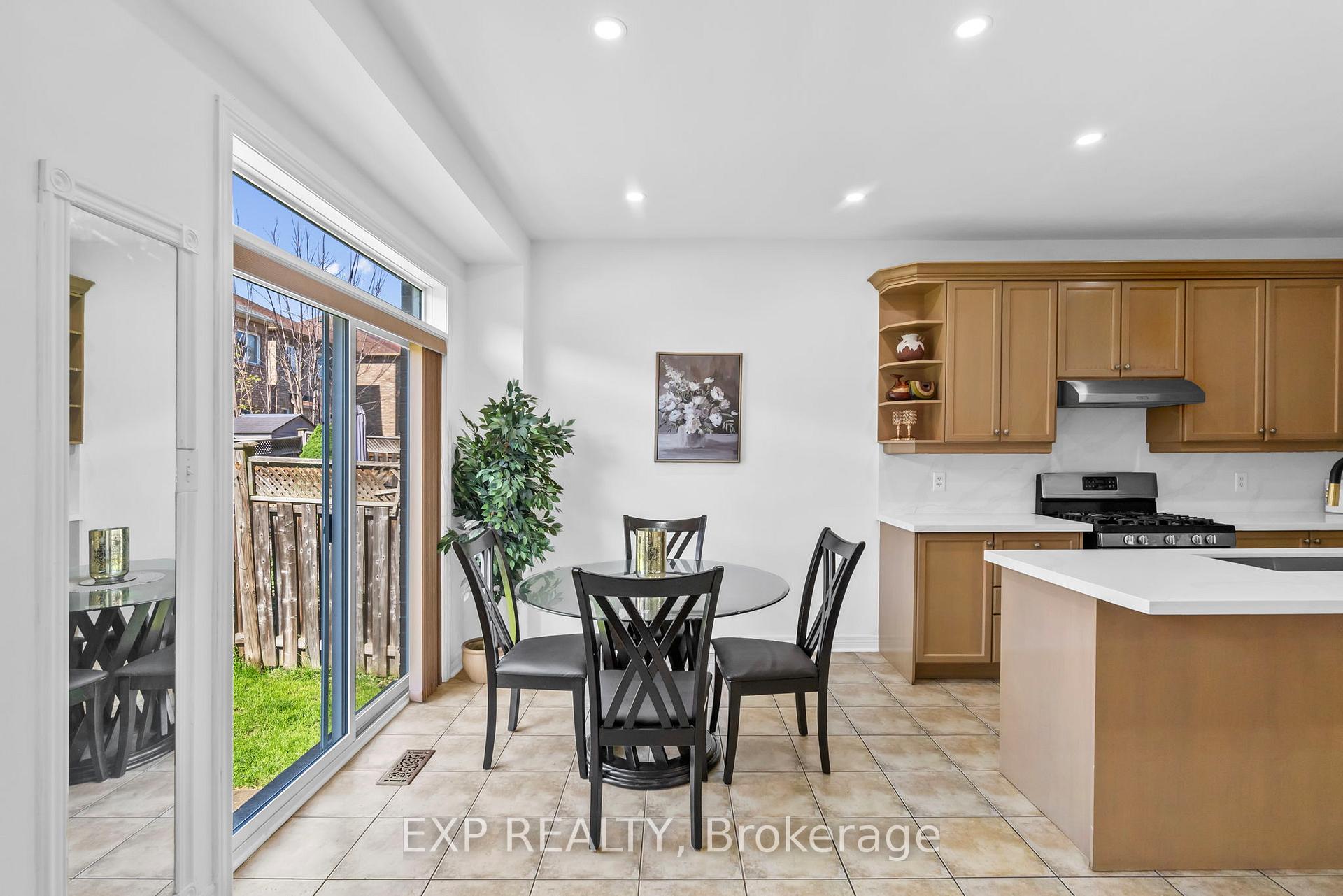 Photo 13 of 71 Pillar Rock Crescent, Markham, Victoria Manor-Jennings Gate — HOMEH