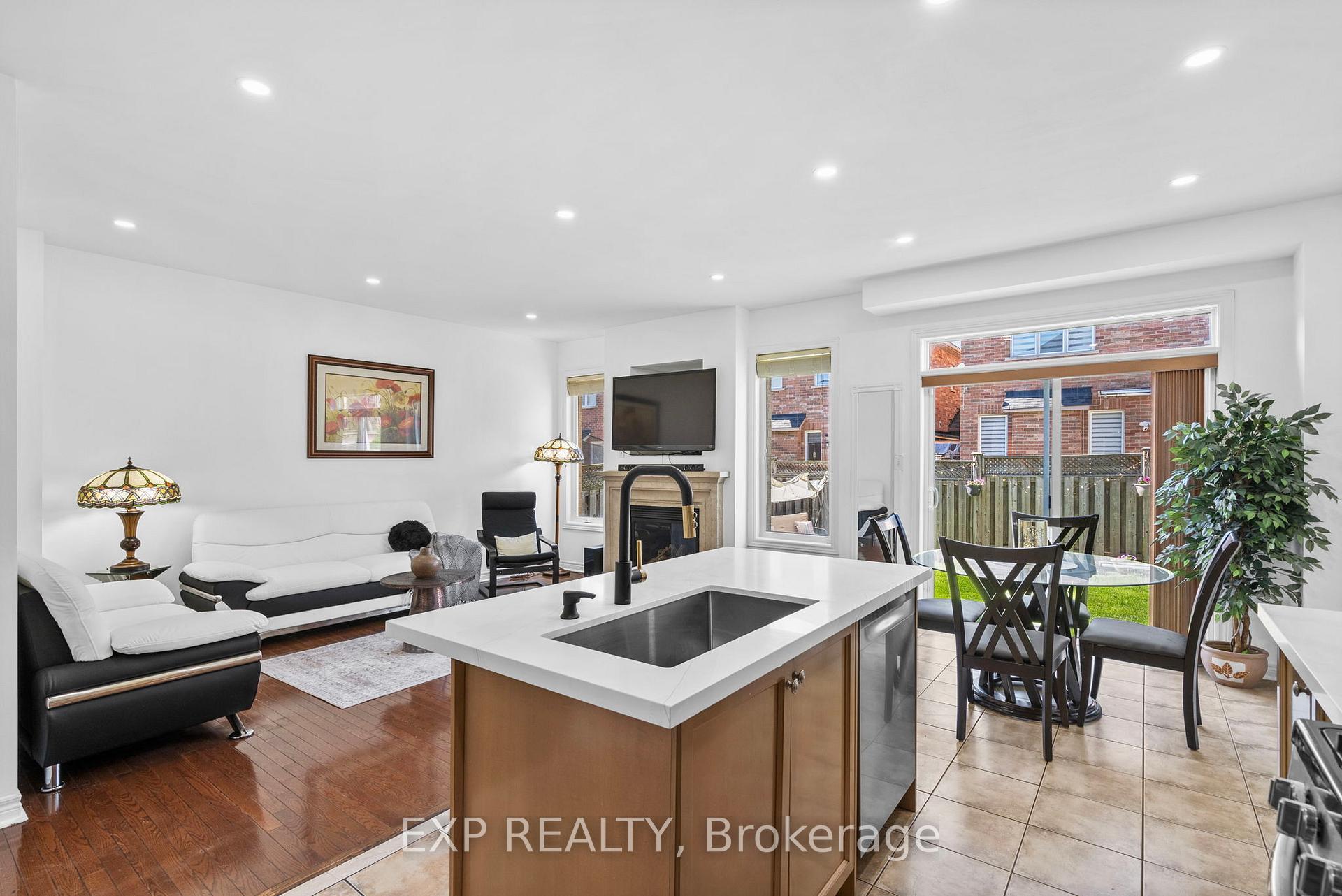 Photo 18 of 71 Pillar Rock Crescent, Markham, Victoria Manor-Jennings Gate — HOMEH