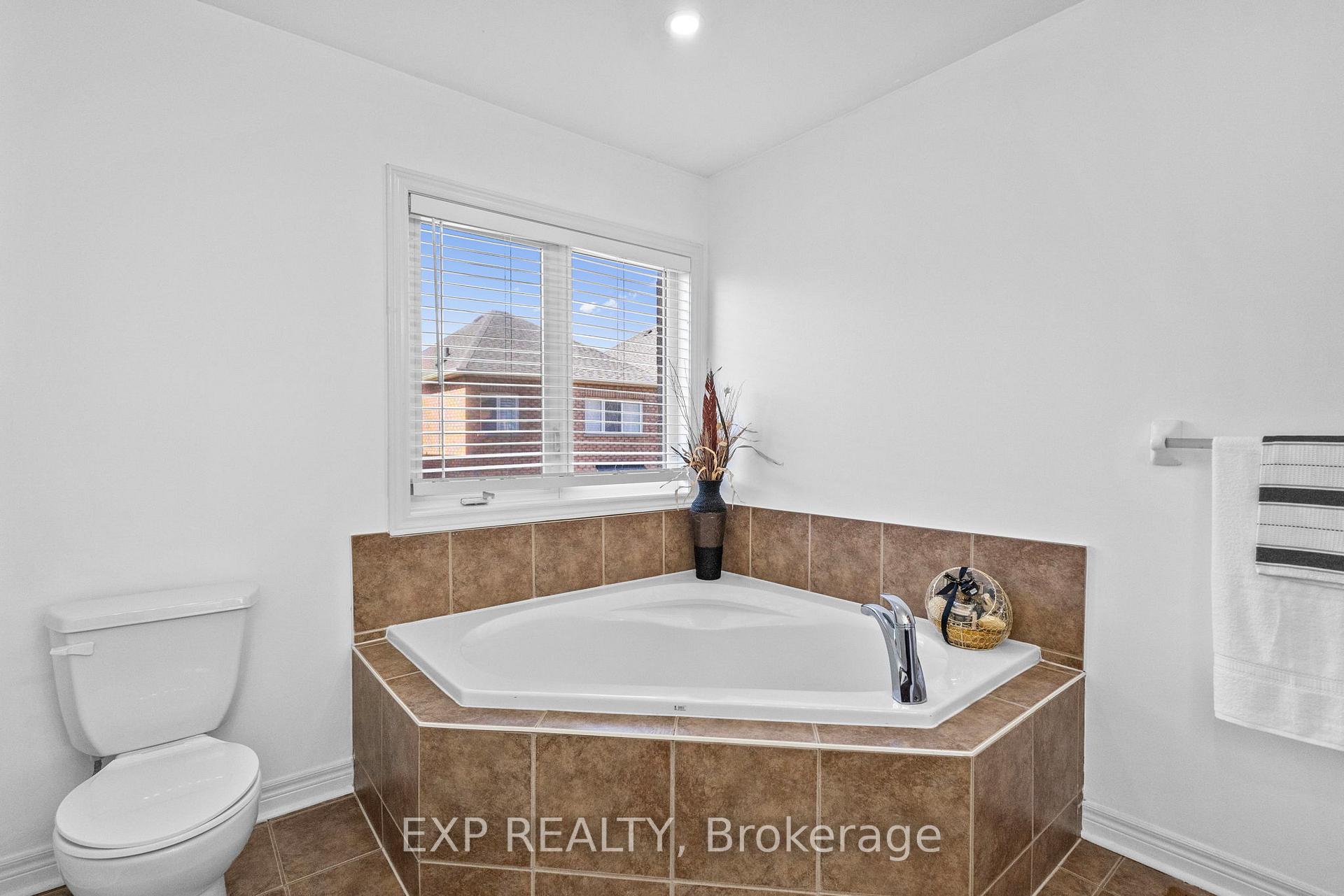 Photo 25 of 71 Pillar Rock Crescent, Markham, Victoria Manor-Jennings Gate — HOMEH