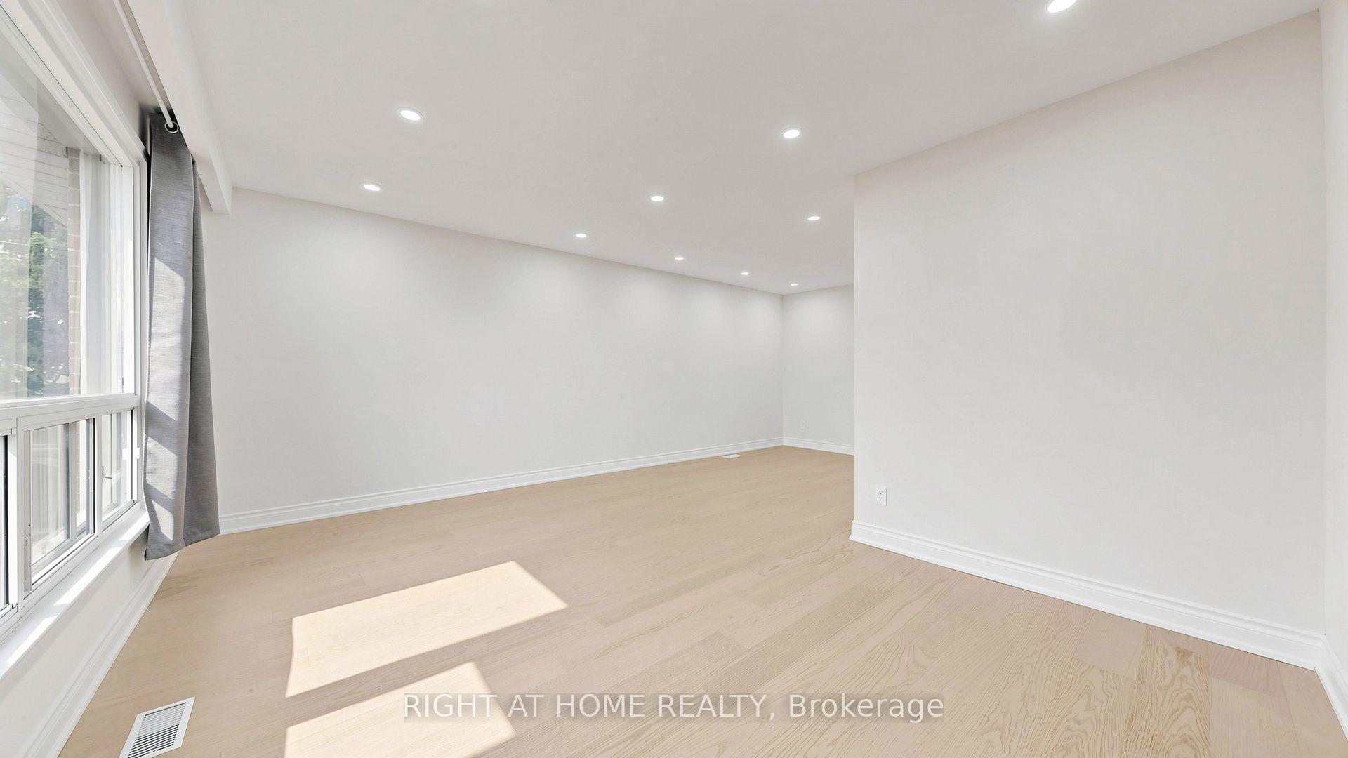 Photo 5 of 76 Fenside Drive, North York, Parkwoods-Donalda — HOMEH