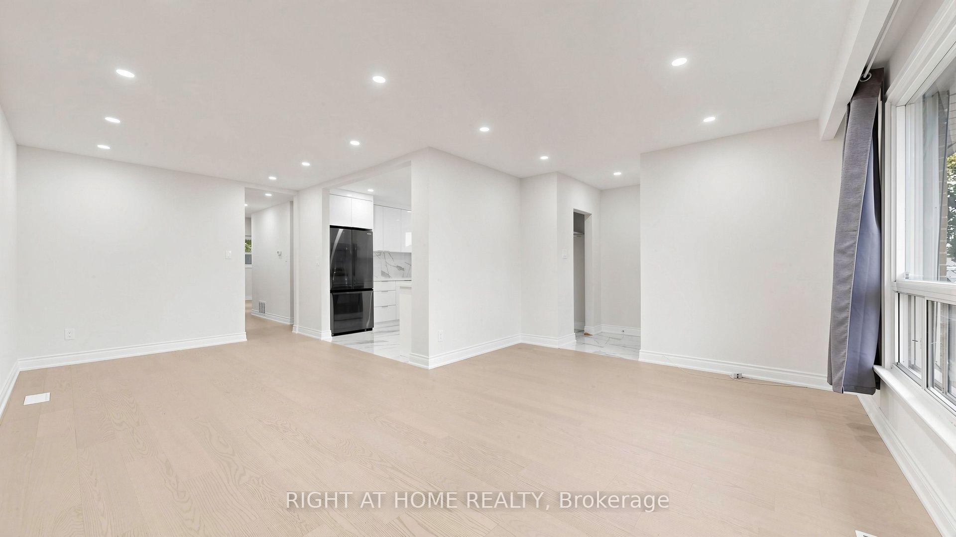 Photo 6 of 76 Fenside Drive, North York, Parkwoods-Donalda — HOMEH