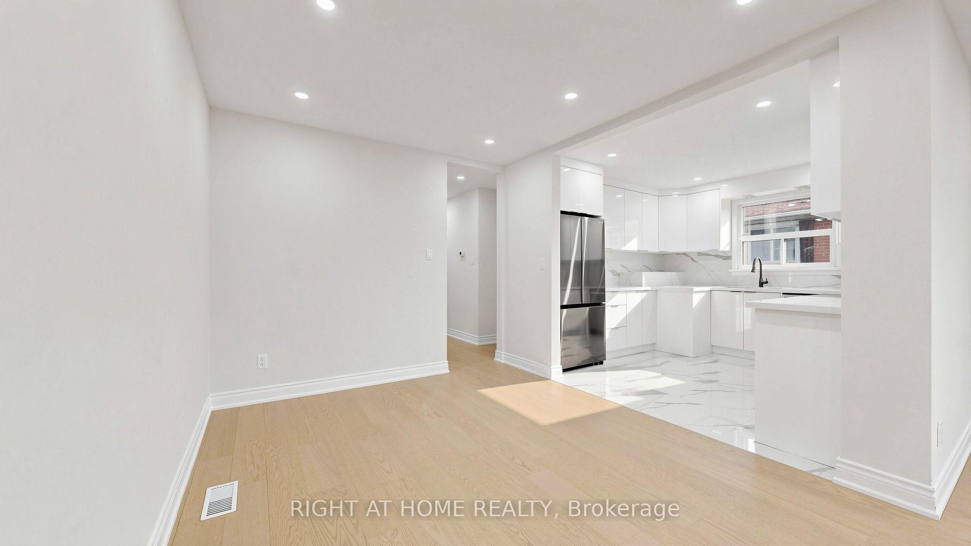 Photo 7 of 76 Fenside Drive, North York, Parkwoods-Donalda — HOMEH