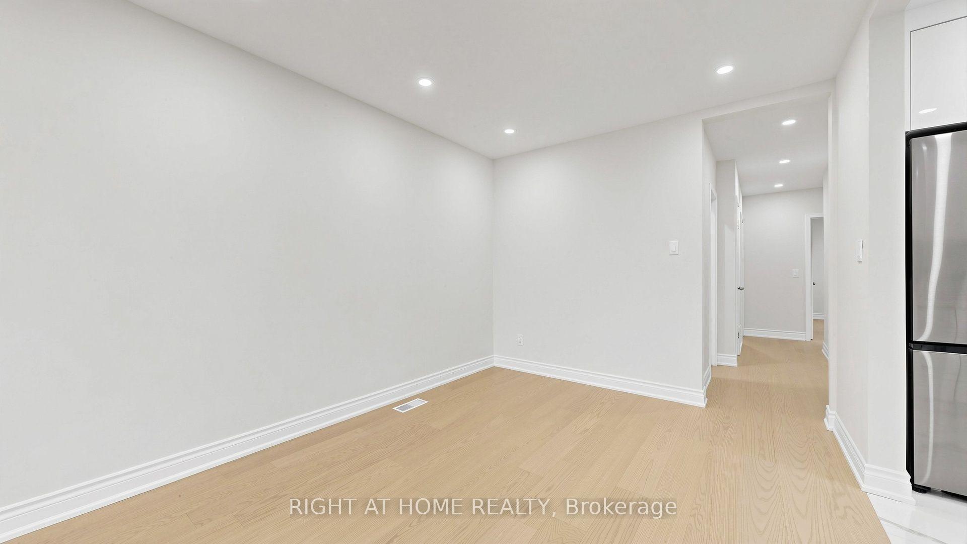 Photo 8 of 76 Fenside Drive, North York, Parkwoods-Donalda — HOMEH