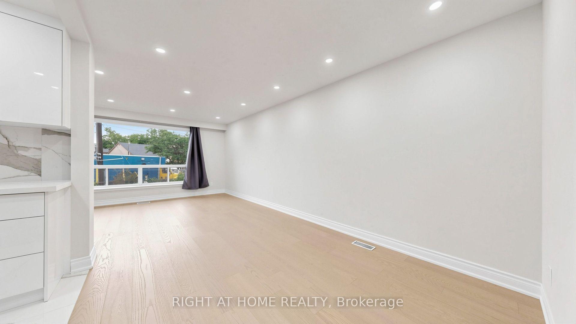 Photo 9 of 76 Fenside Drive, North York, Parkwoods-Donalda — HOMEH