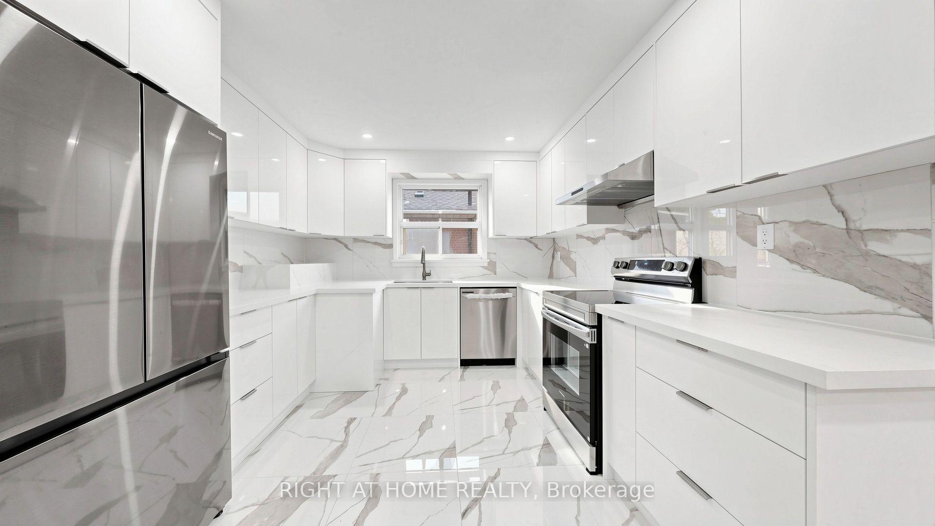 Photo 10 of 76 Fenside Drive, North York, Parkwoods-Donalda — HOMEH