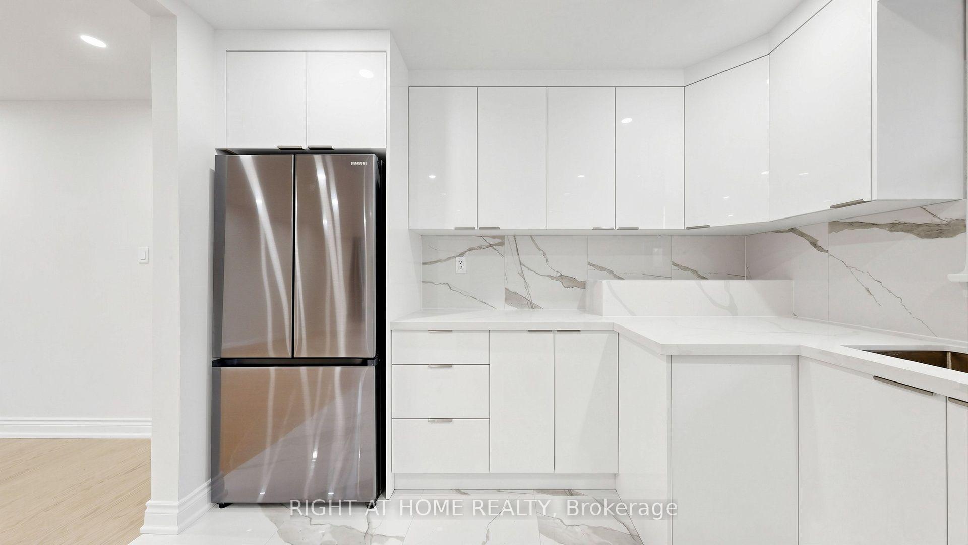 Photo 12 of 76 Fenside Drive, North York, Parkwoods-Donalda — HOMEH