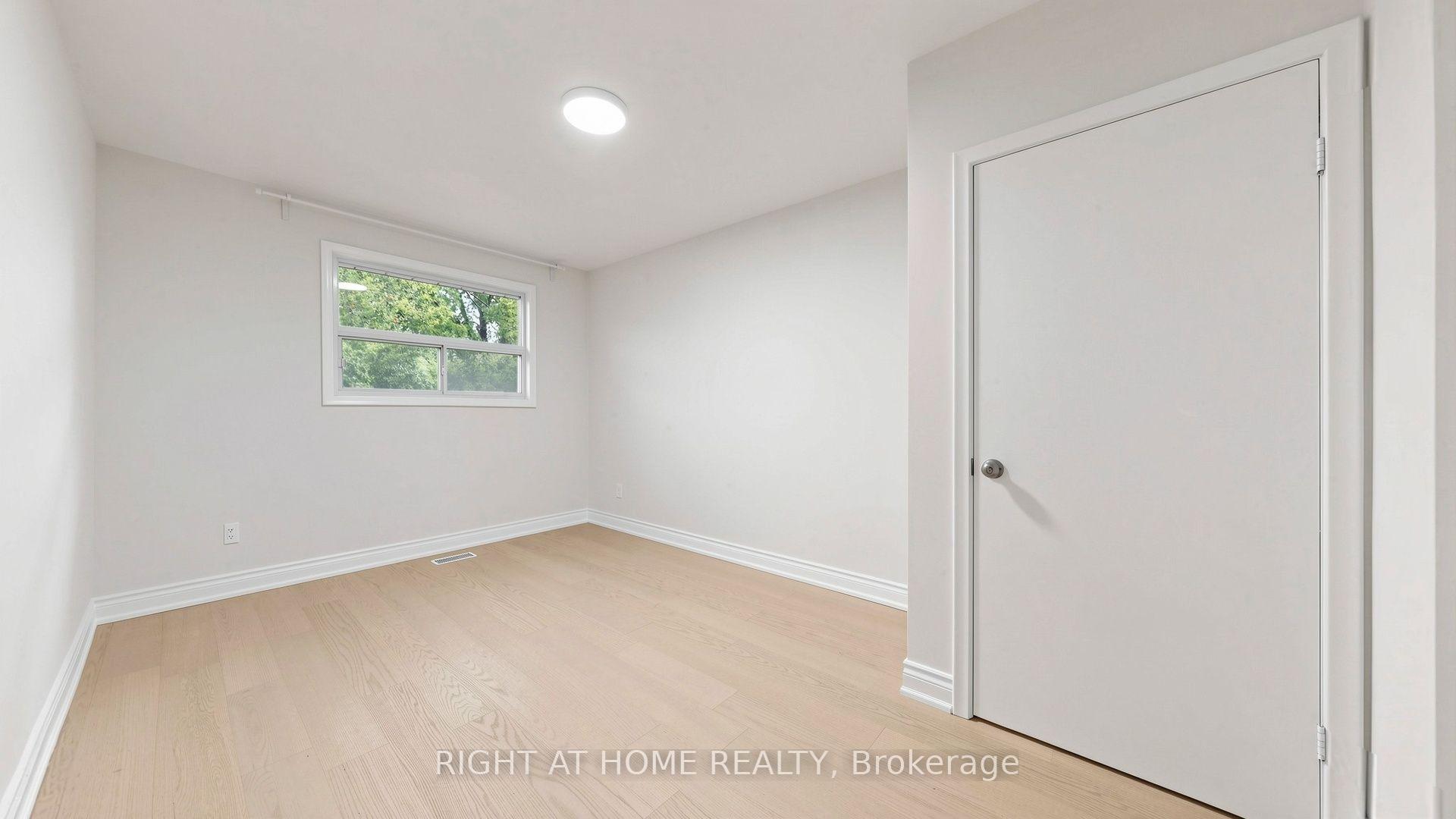 Photo 13 of 76 Fenside Drive, North York, Parkwoods-Donalda — HOMEH