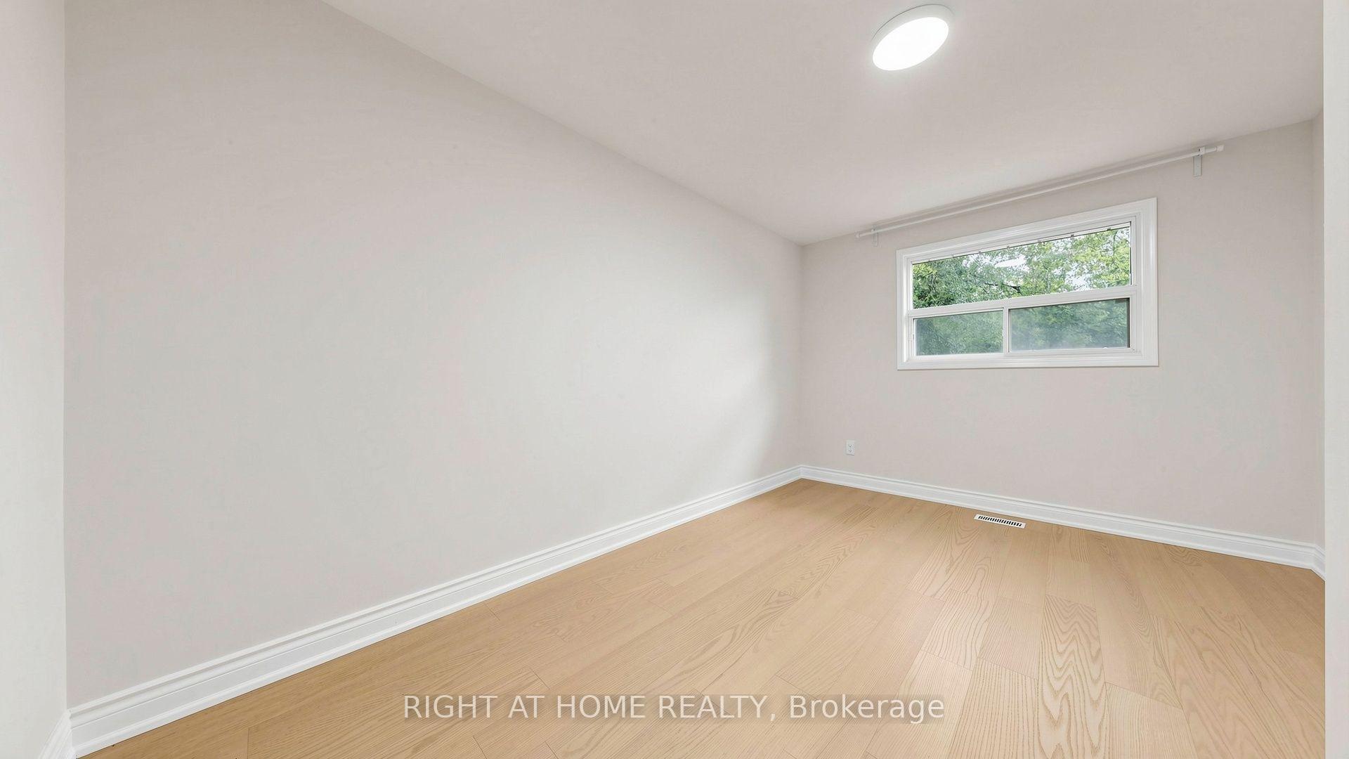 Photo 14 of 76 Fenside Drive, North York, Parkwoods-Donalda — HOMEH