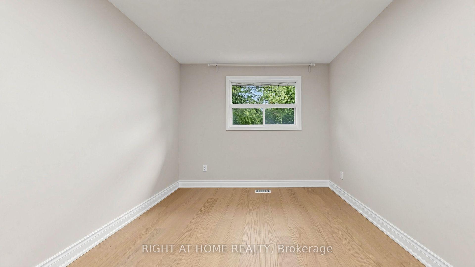 Photo 15 of 76 Fenside Drive, North York, Parkwoods-Donalda — HOMEH