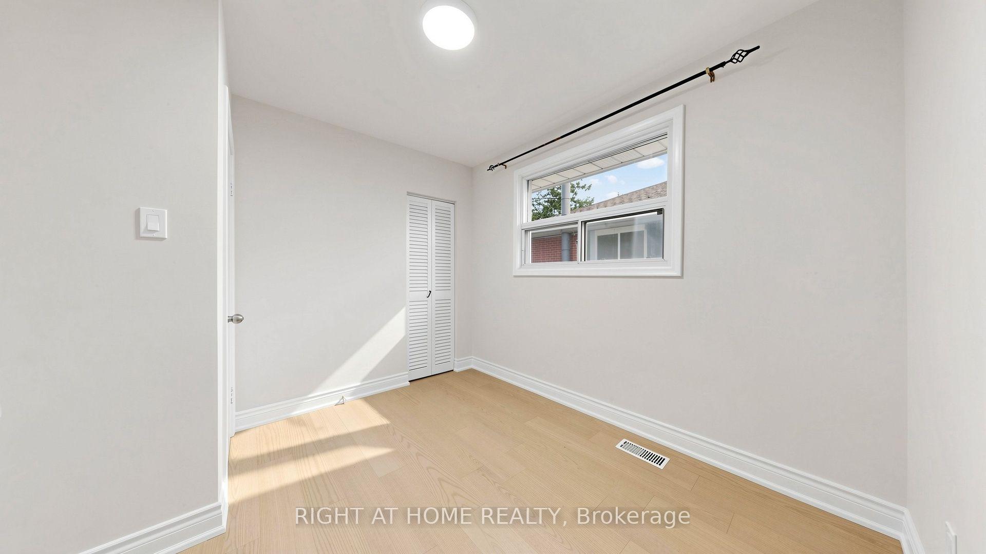 Photo 21 of 76 Fenside Drive, North York, Parkwoods-Donalda — HOMEH