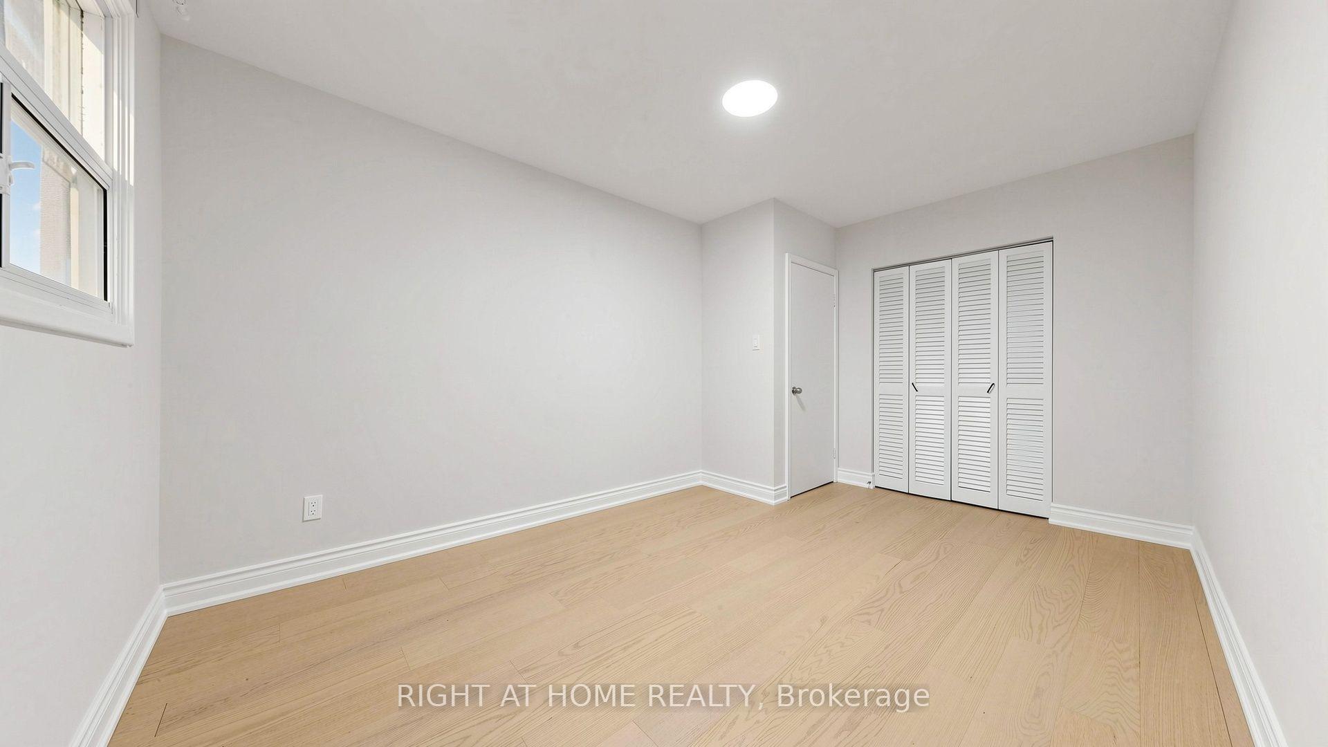 Photo 22 of 76 Fenside Drive, North York, Parkwoods-Donalda — HOMEH