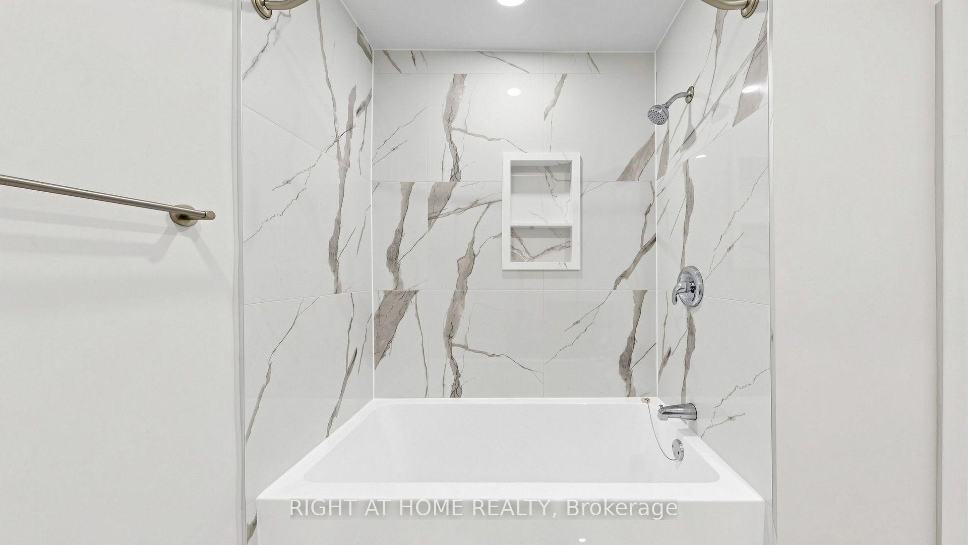 Photo 24 of 76 Fenside Drive, North York, Parkwoods-Donalda — HOMEH