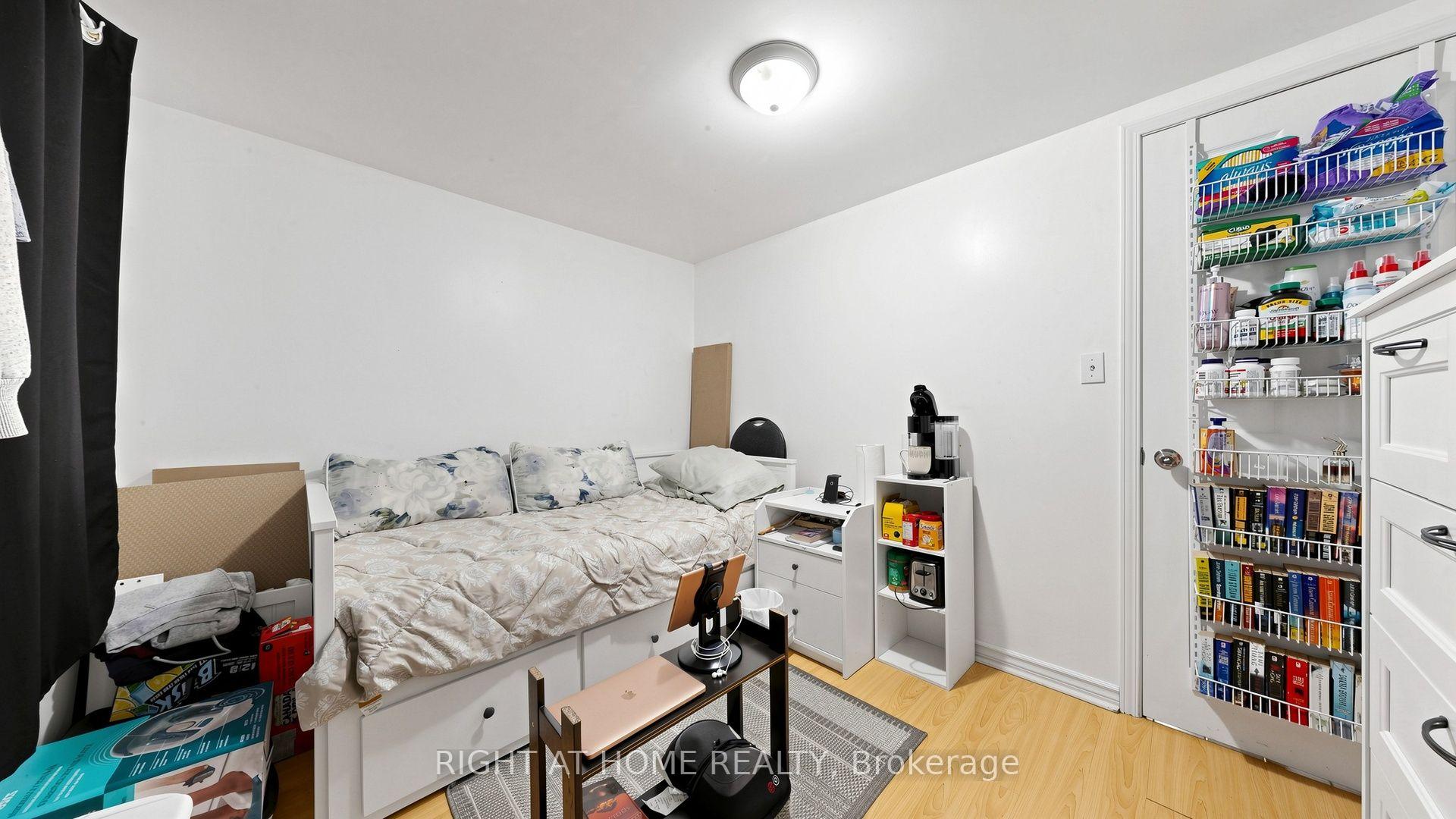 Photo 27 of 76 Fenside Drive, North York, Parkwoods-Donalda — HOMEH