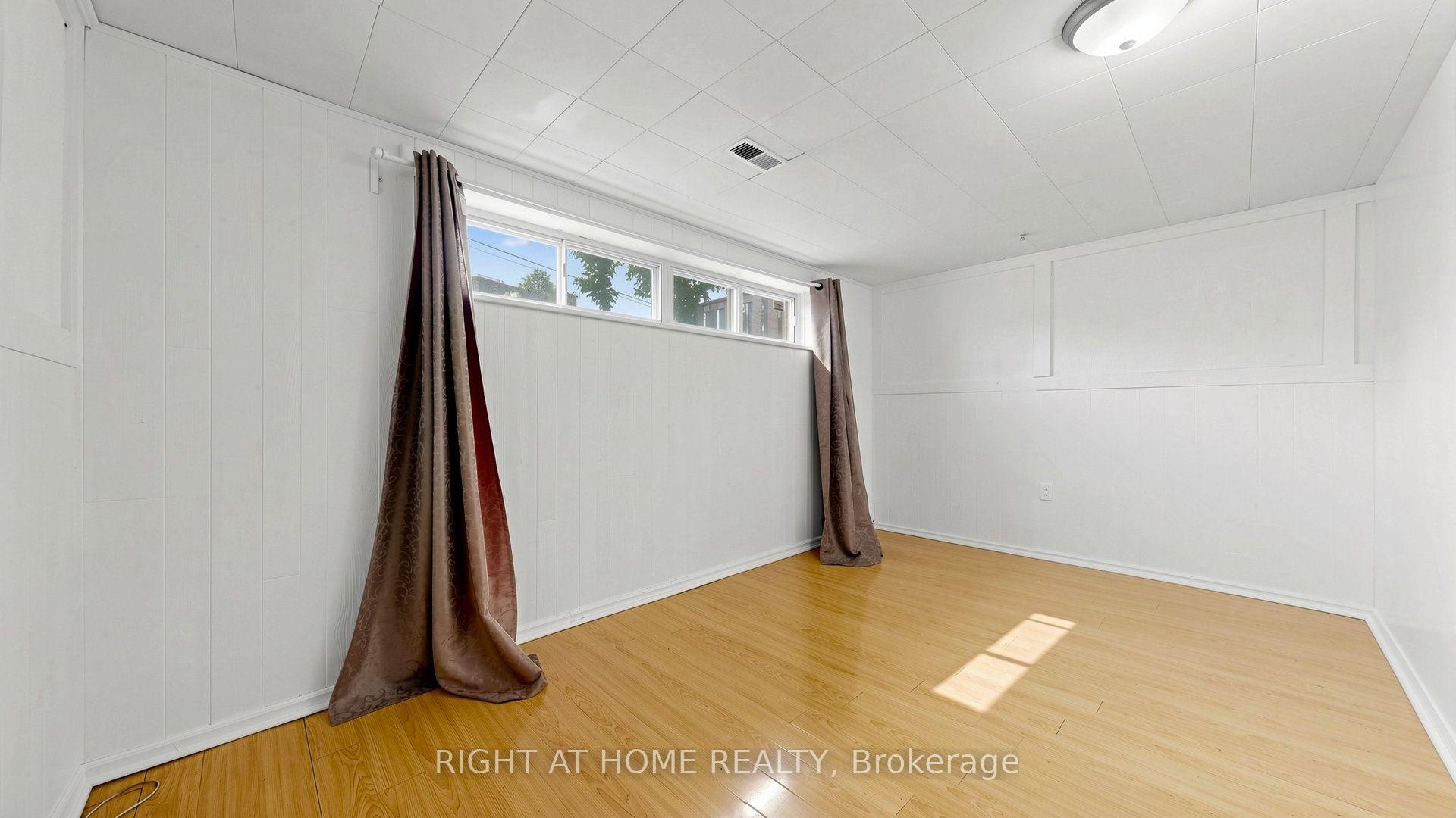 Photo 28 of 76 Fenside Drive, North York, Parkwoods-Donalda — HOMEH