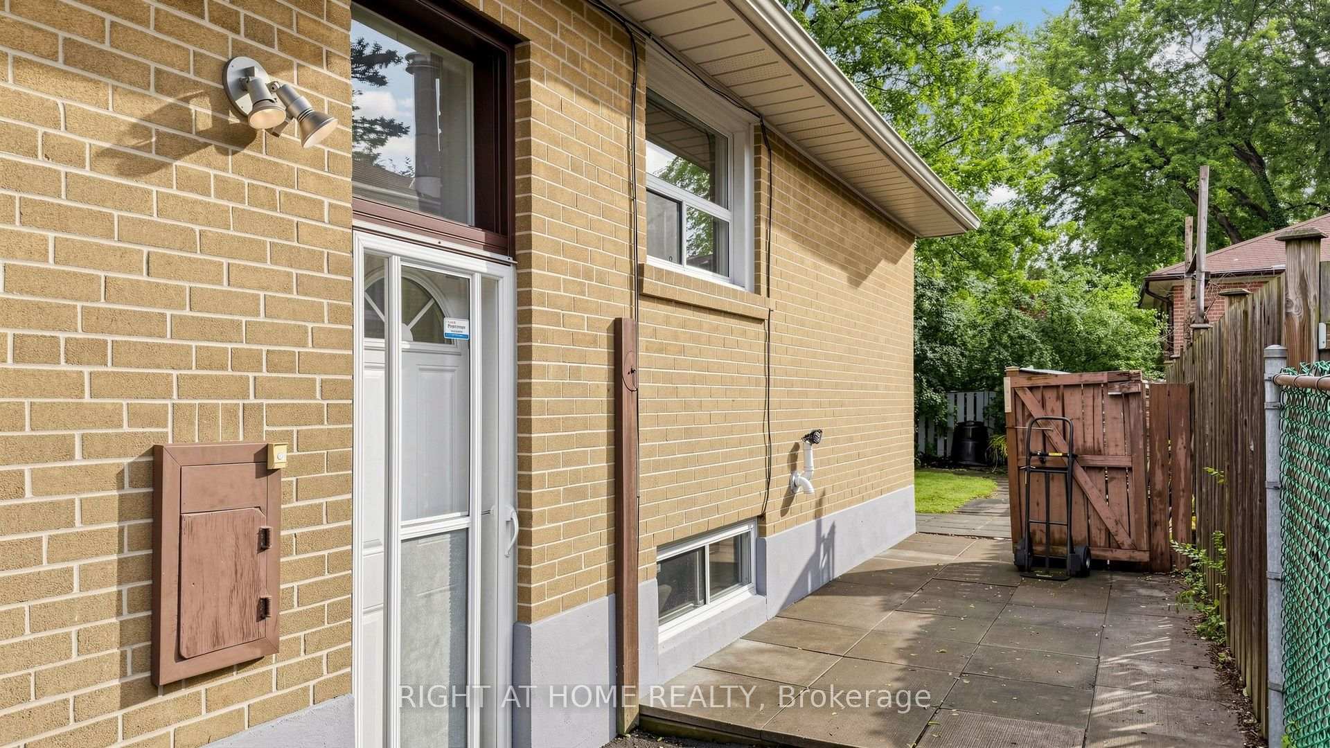 Photo 30 of 76 Fenside Drive, North York, Parkwoods-Donalda — HOMEH