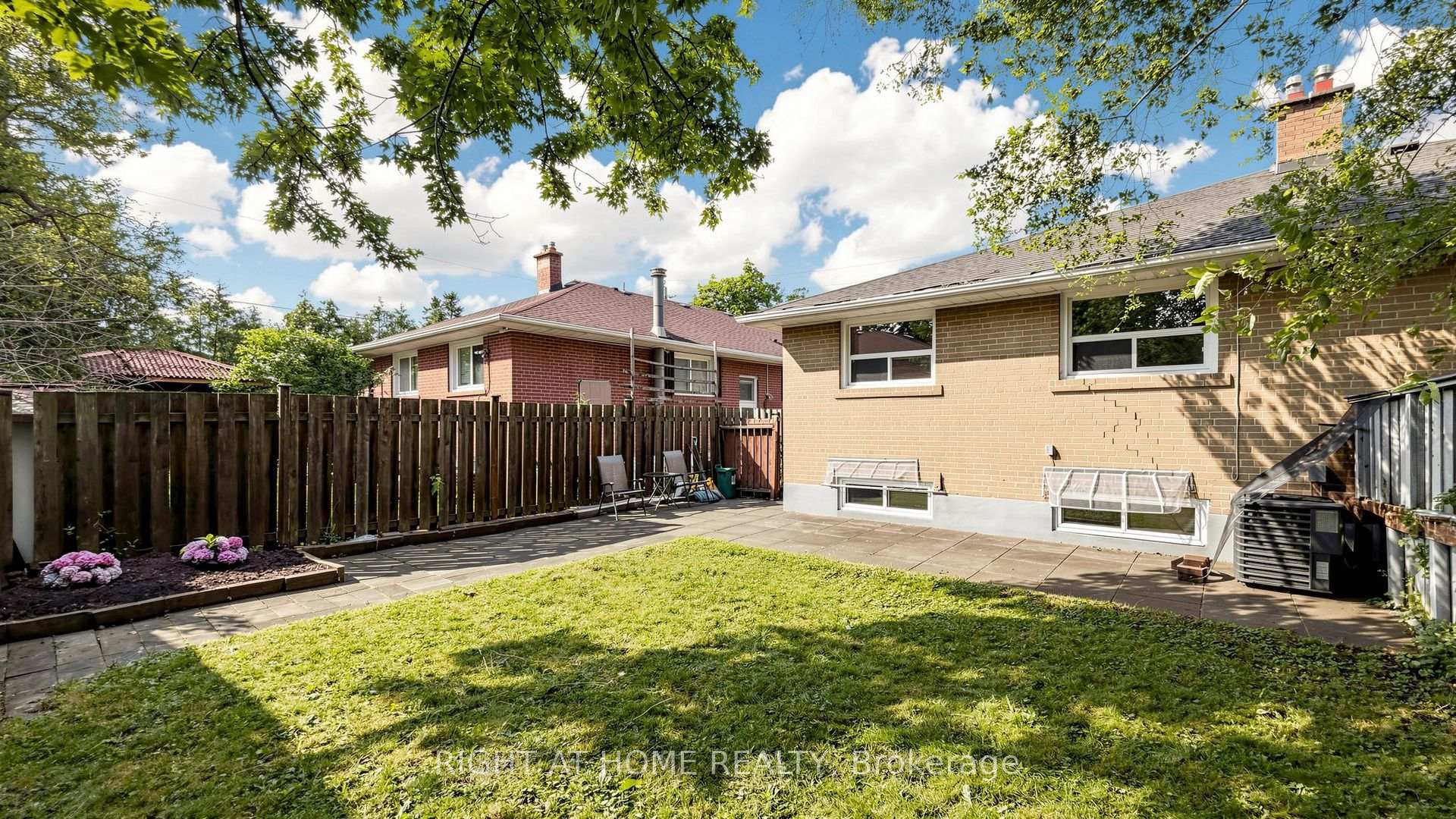 Photo 31 of 76 Fenside Drive, North York, Parkwoods-Donalda — HOMEH