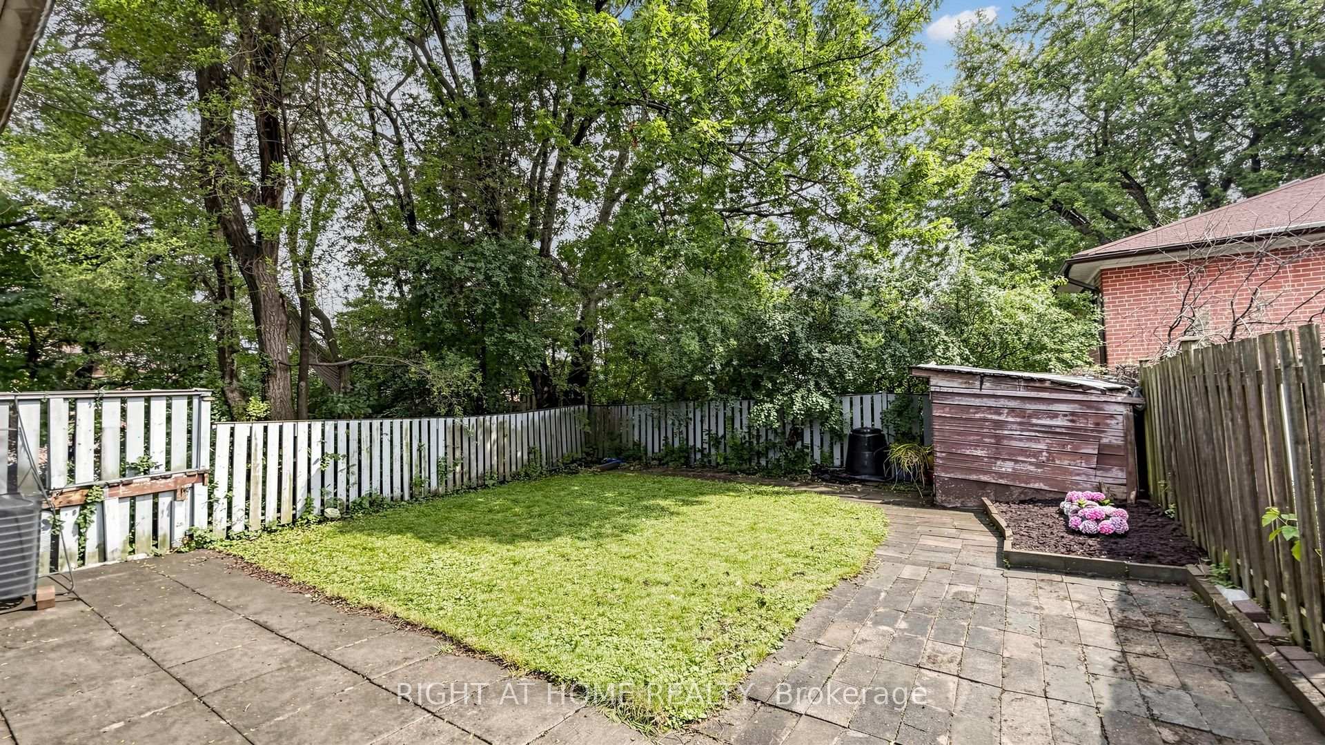 Photo 33 of 76 Fenside Drive, North York, Parkwoods-Donalda — HOMEH