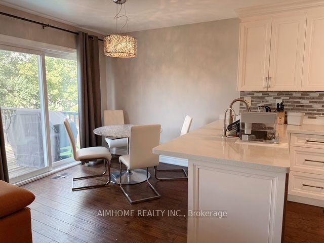Photo 5 of 22 Matson Court, Aurora, Bayview Northeast — HOMEH