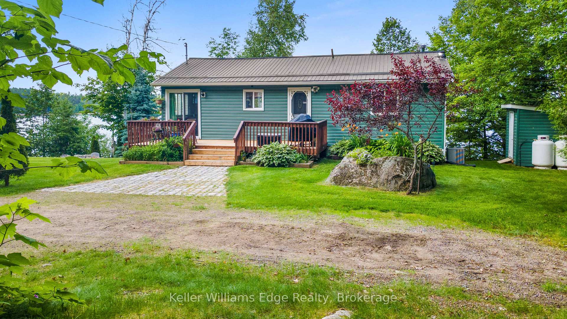 Photo of 1128 Kamaniskeg Lake Road