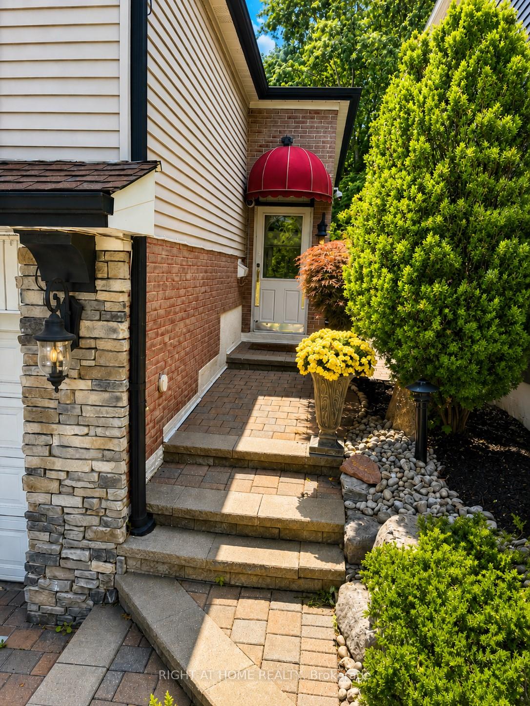 Photo 6 of 168 Springhead Gardens, Richmond Hill, North Richvale — HOMEH